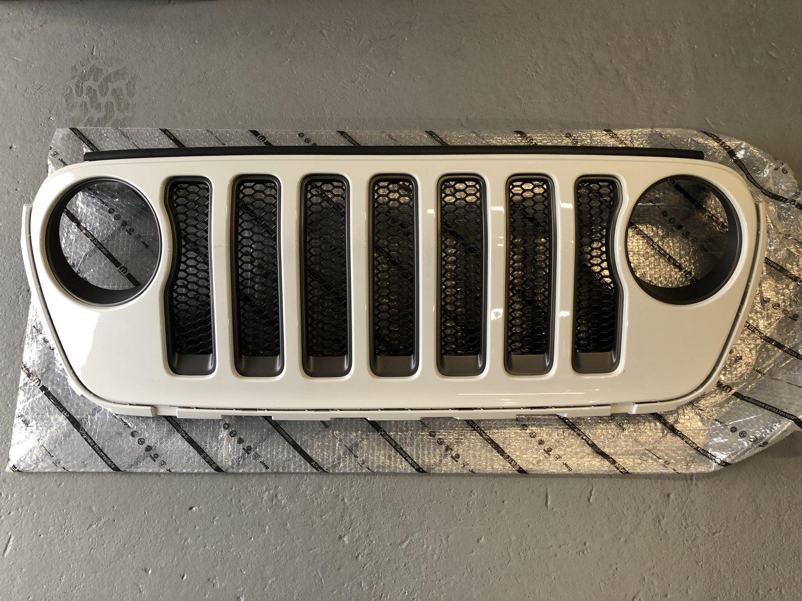 Jeep Wrangler JL Mopar Satin Black Grill C6DA7FD9-0C78-4A14-B2FD-5DDE6D2B971F