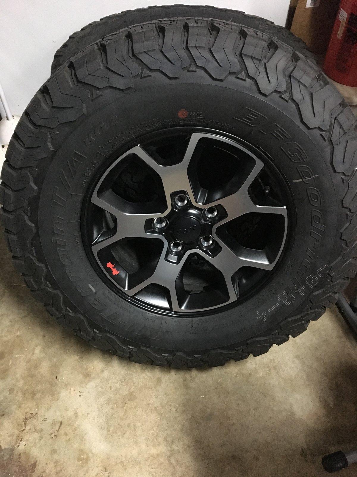 Jeep Wrangler JL Wheels tires no tpms 85A386F3-19FC-475E-AD04-AF80BFC9D4E0