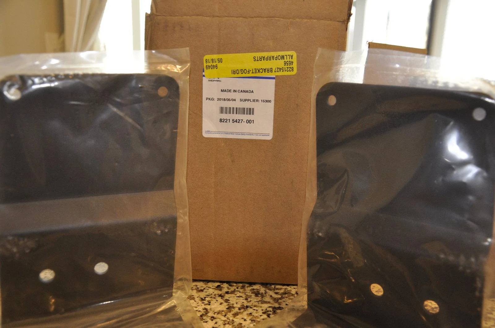 Jeep Wrangler JL WTS - MOPAR A-Pillar Lamp Brackets _DSC1083