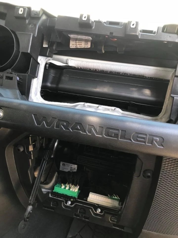 Jeep Wrangler JL Hydro dipping dash parts 36976808_2006436642740752_2530253255133364224_n