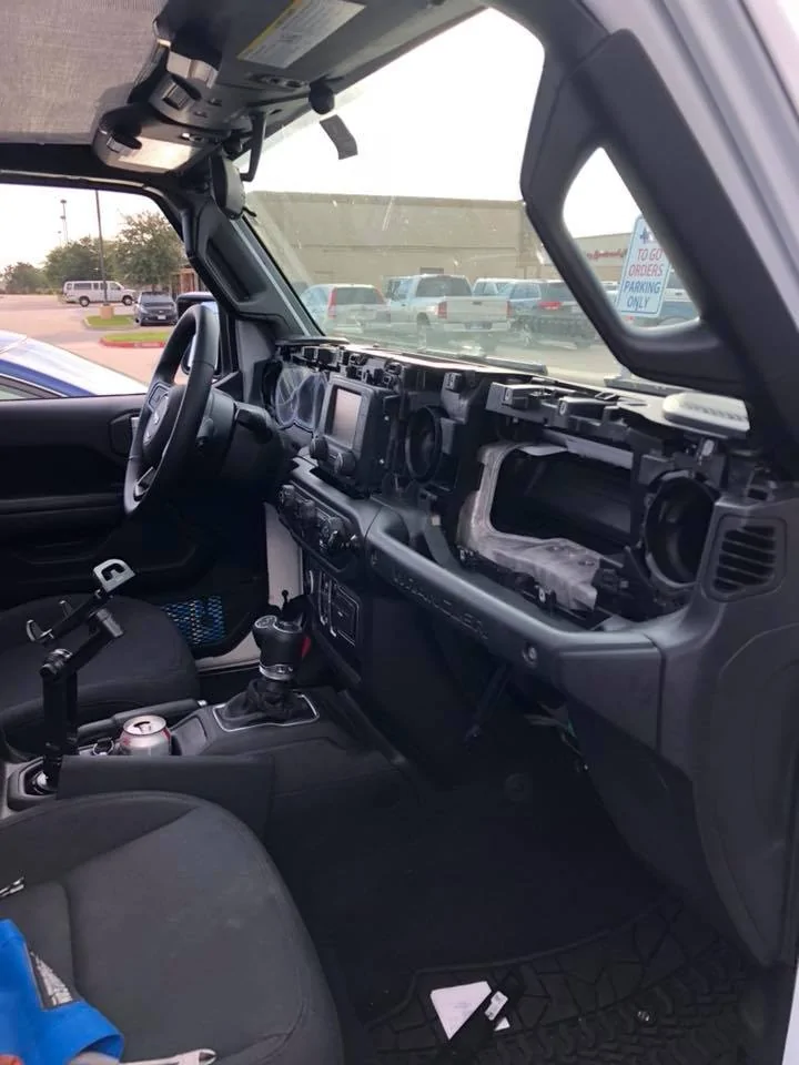 Jeep Wrangler JL Hydro dipping dash parts 37124598_2006436646074085_3234320883120078848_n