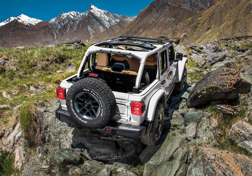 Jeep Wrangler JL 2023 new rear bumper design 2022-Wrangler-Capability-Maneuverability-Deskto
