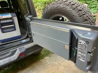 Jeep Wrangler JL DIY Tailgate Table table closed