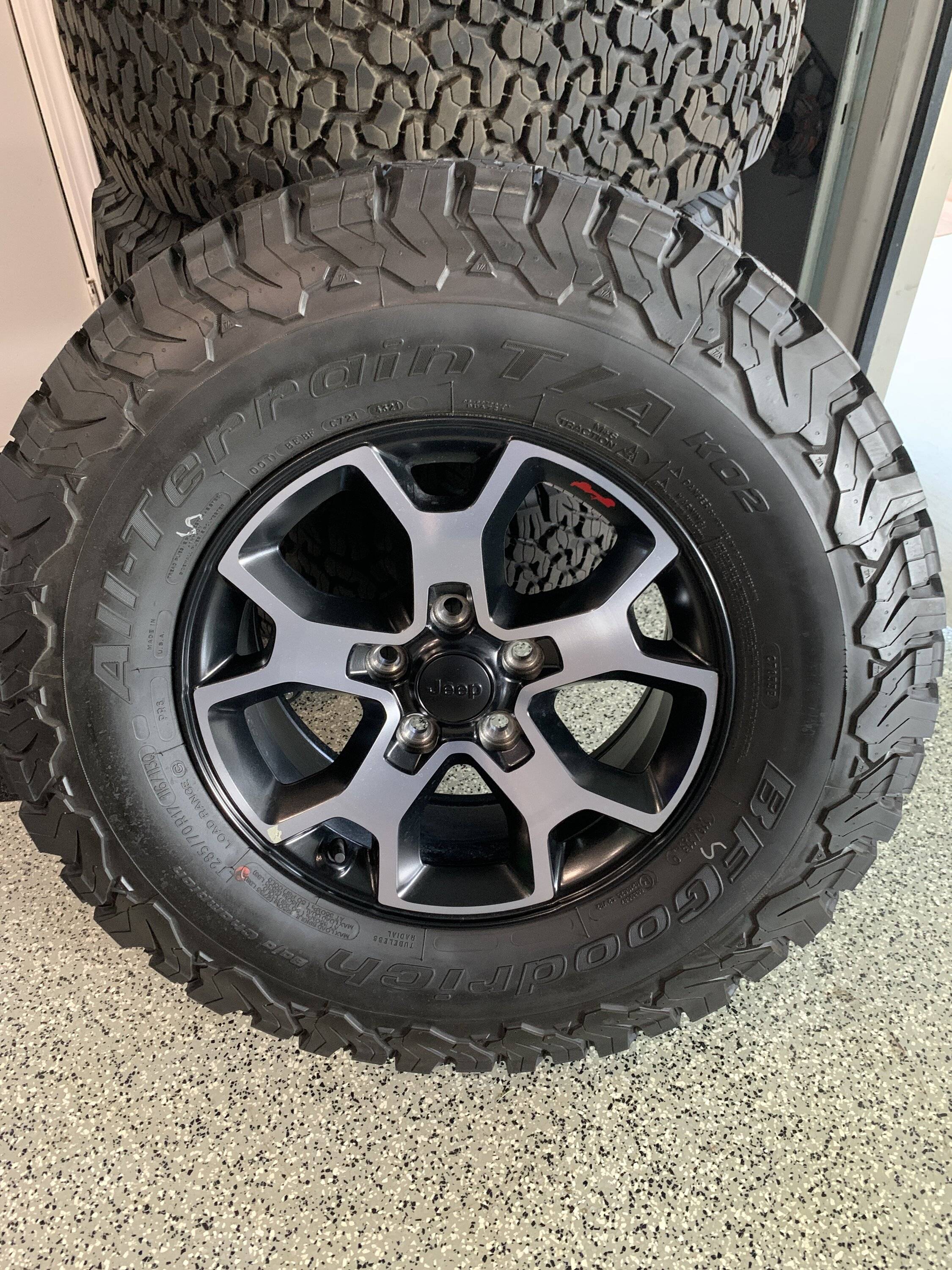 Jeep Wrangler JL 2022 Rubicon wheels and tires IMG_6548.JPG