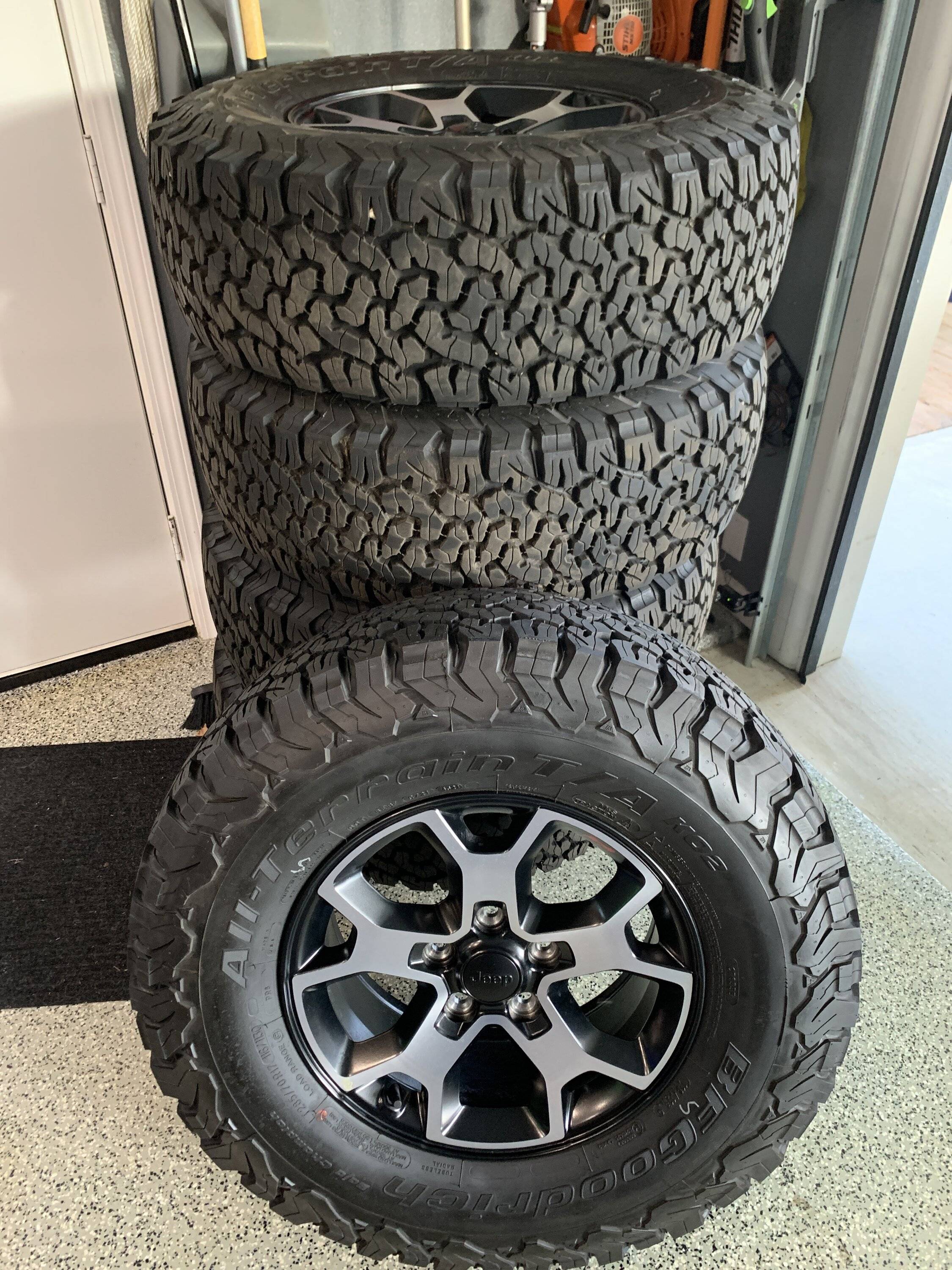 Jeep Wrangler JL 2022 Rubicon wheels and tires IMG_6547.JPG