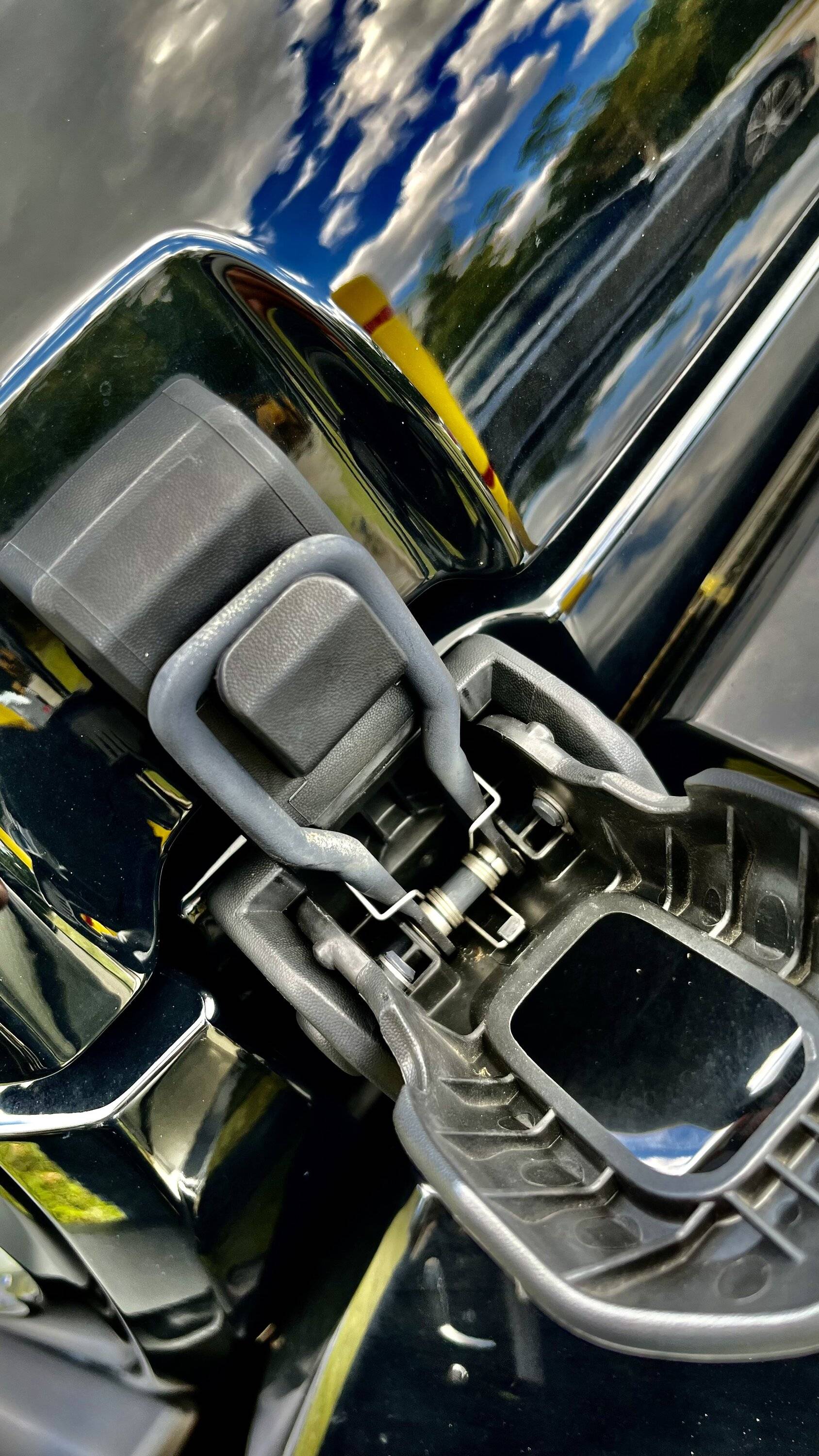 Jeep Wrangler JL Minor Paint/color Issue (Hood Latch) 5682817F-5E78-46CA-99E7-1F6BF23A77DD