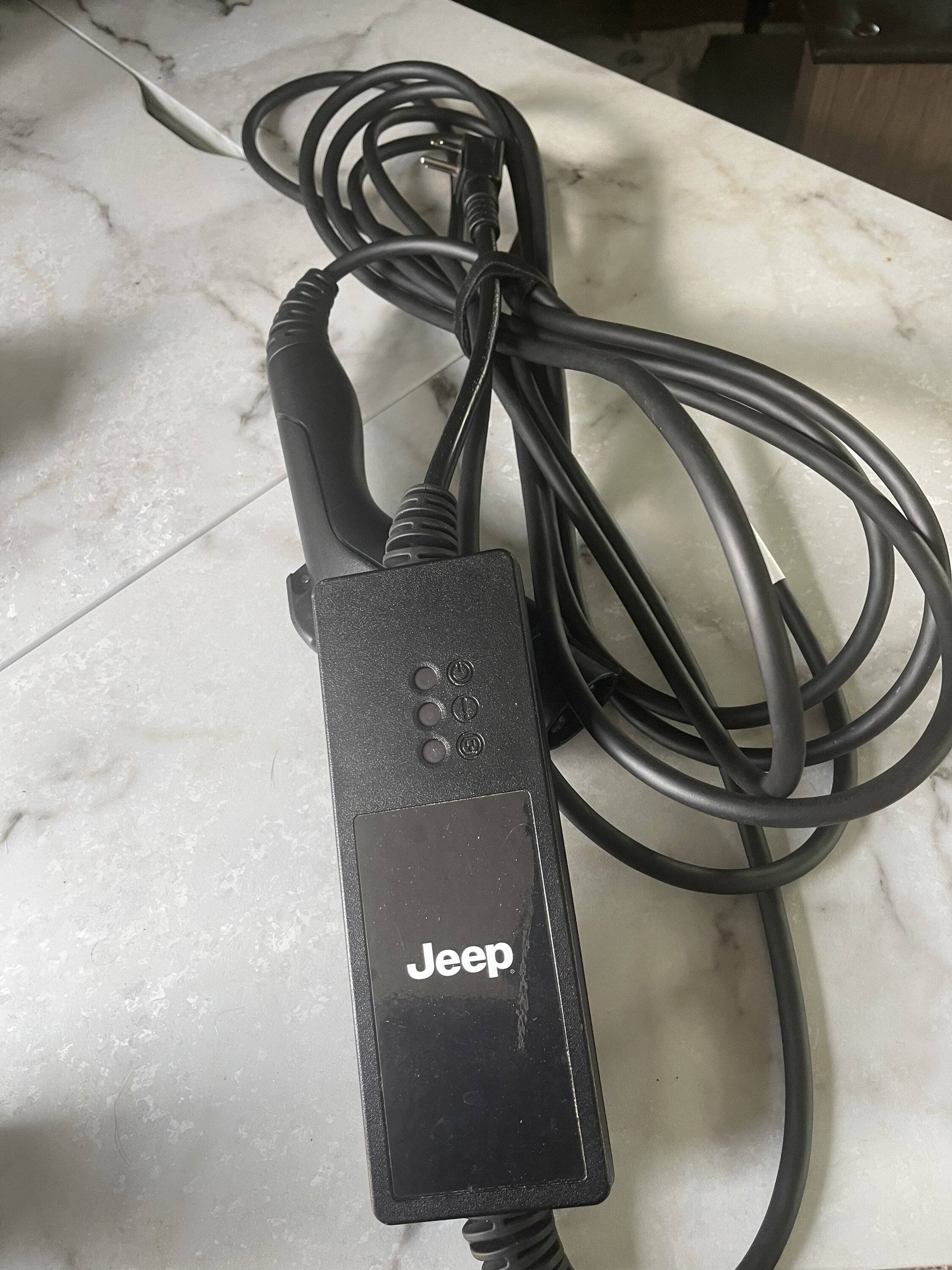 Jeep Wrangler JL 4XE chargers 223A44F8-CE57-4016-94B6-4255D96AF5A4