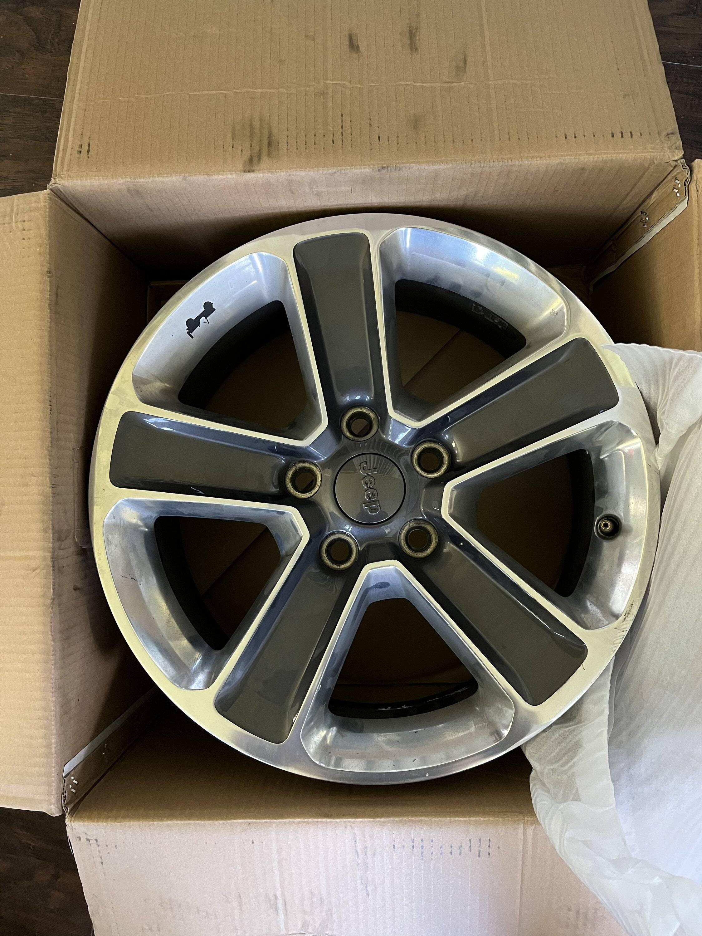 Jeep Wrangler JL (5) 2019 Sahara Wheels FA4918E3-543E-4CE7-B7E4-58C9866693D4