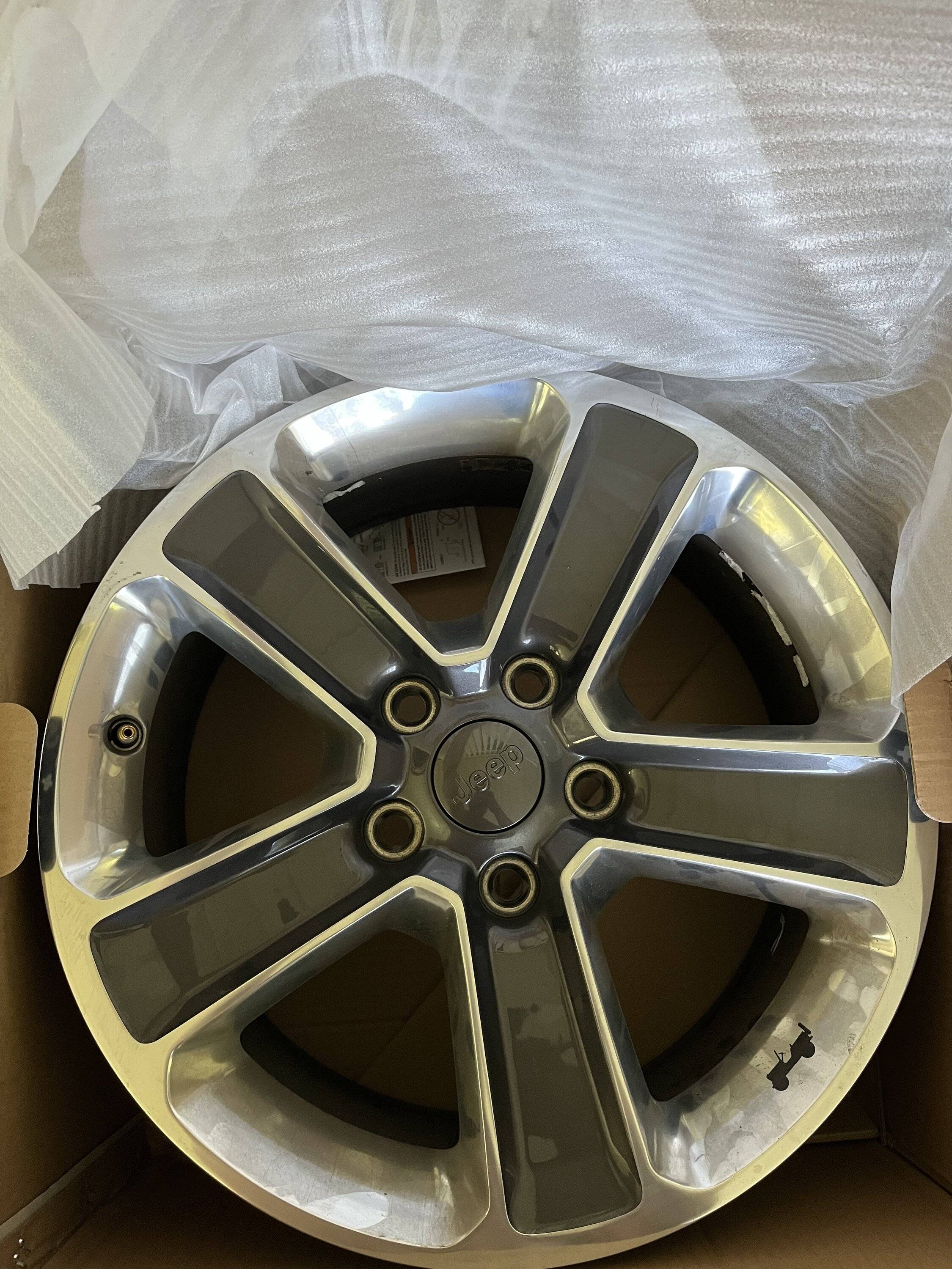 Jeep Wrangler JL (5) 2019 Sahara Wheels D7D2CD98-8656-4451-96CC-02C9A554DD3C