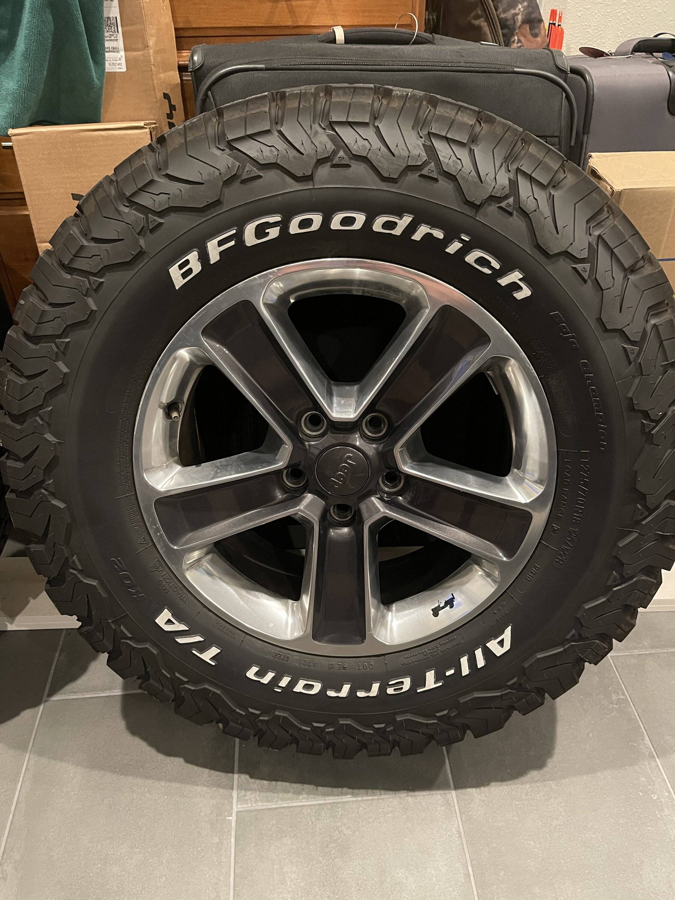 Jeep Wrangler JL Sahara wheels/BFG KO2 tires w/TPMS A1D3A397-BF5E-4737-B862-54C5B5D8397D