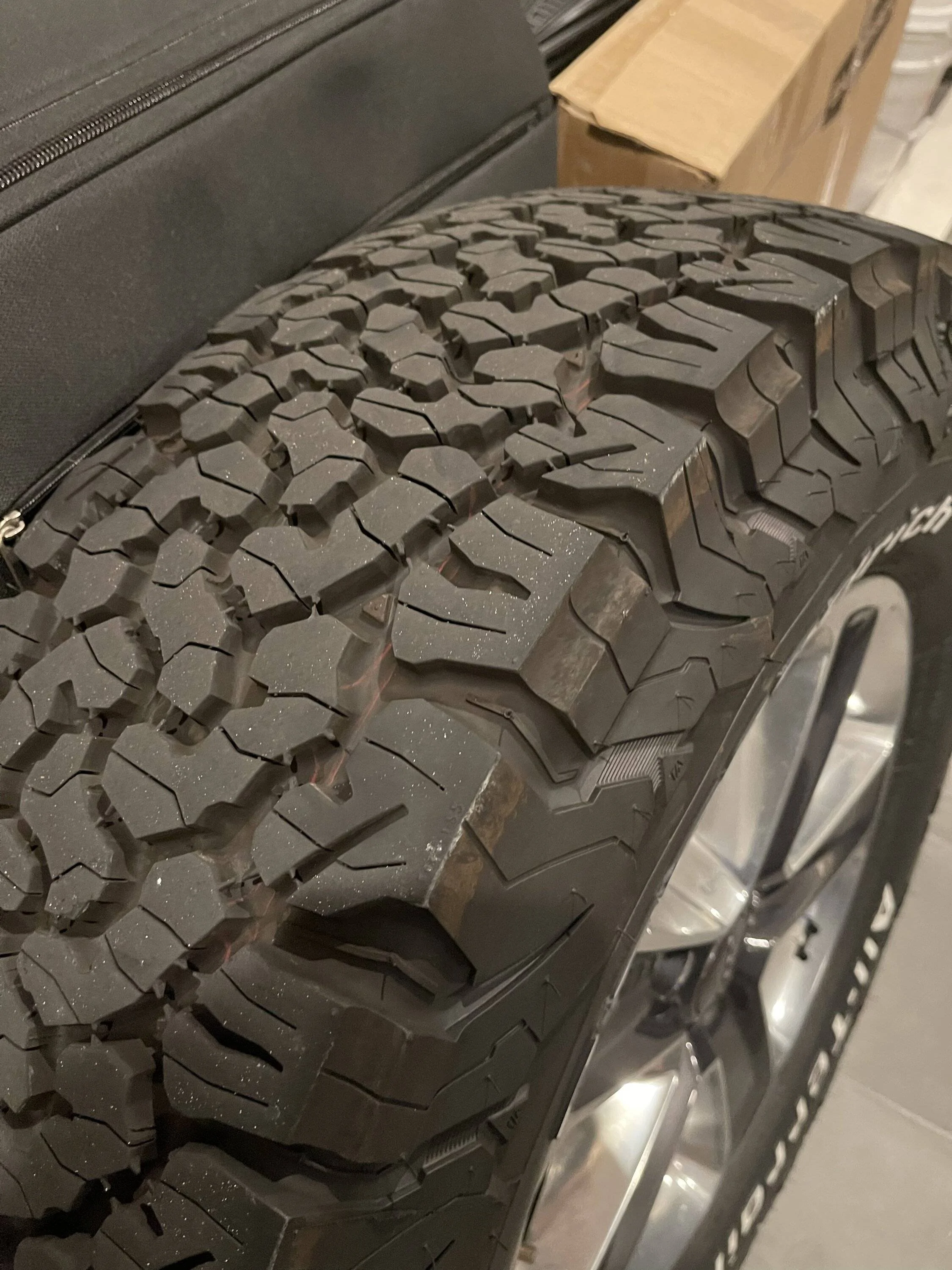 Jeep Wrangler JL Sahara wheels/BFG KO2 tires w/TPMS 9C43D928-6407-473C-824D-C72E0560A893