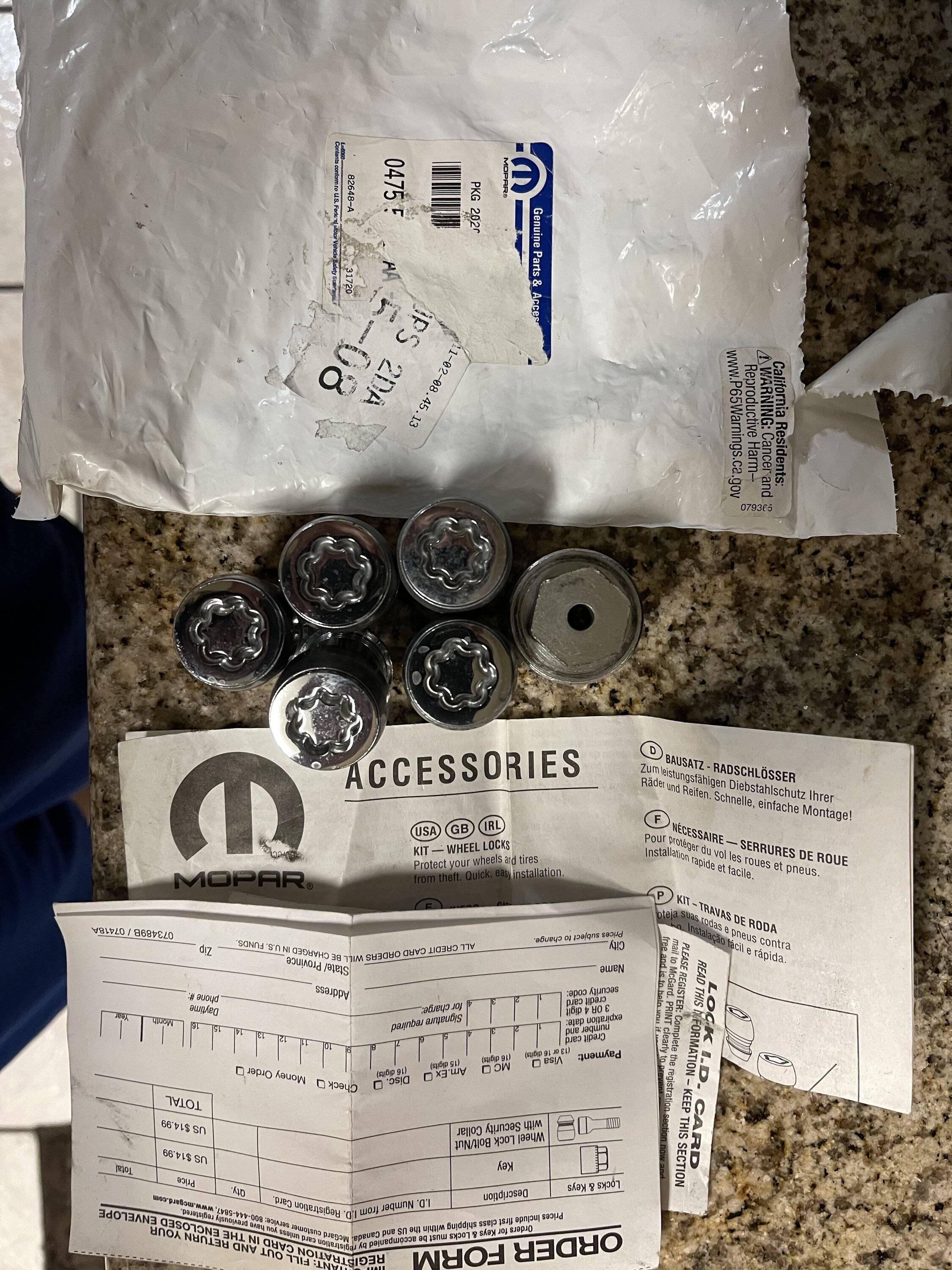 Jeep Wrangler JL Mopar wheel lock set (5) 50$ E52C8C6A-1033-4A12-9EB6-C5B817135B00