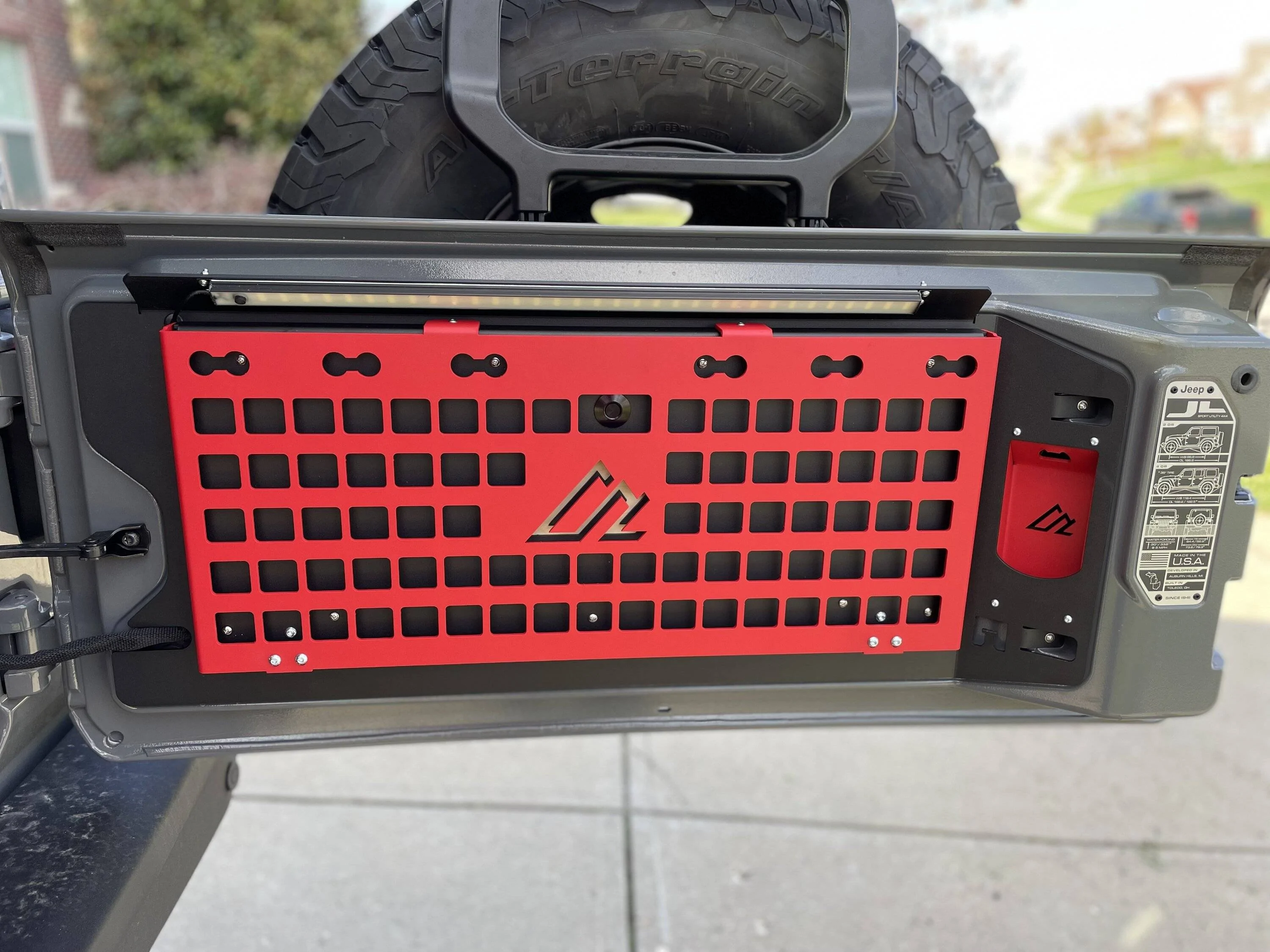 Jeep Wrangler JL Best tailgate table? IMG_0535