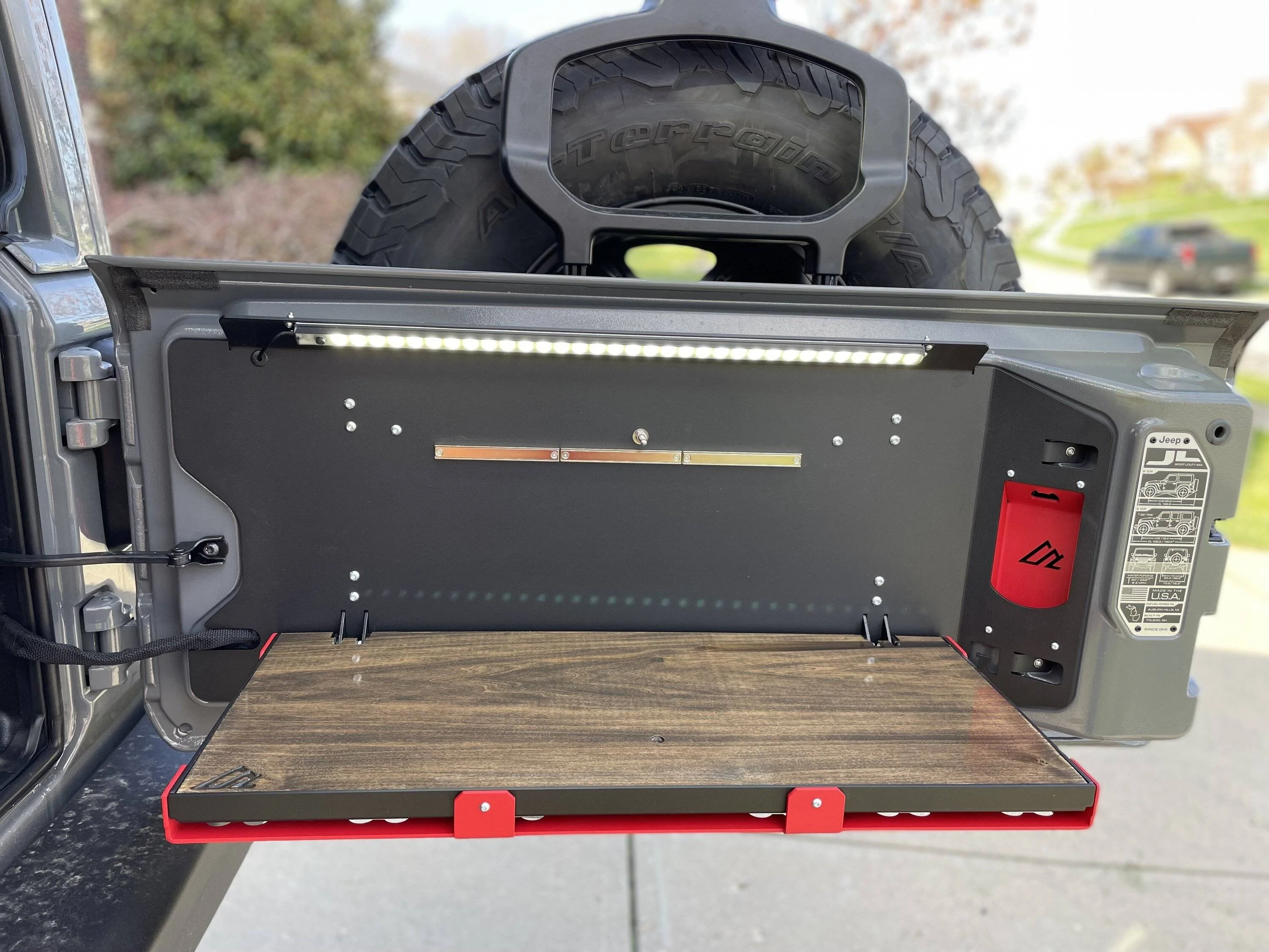 Jeep Wrangler JL Best tailgate table? IMG_0537