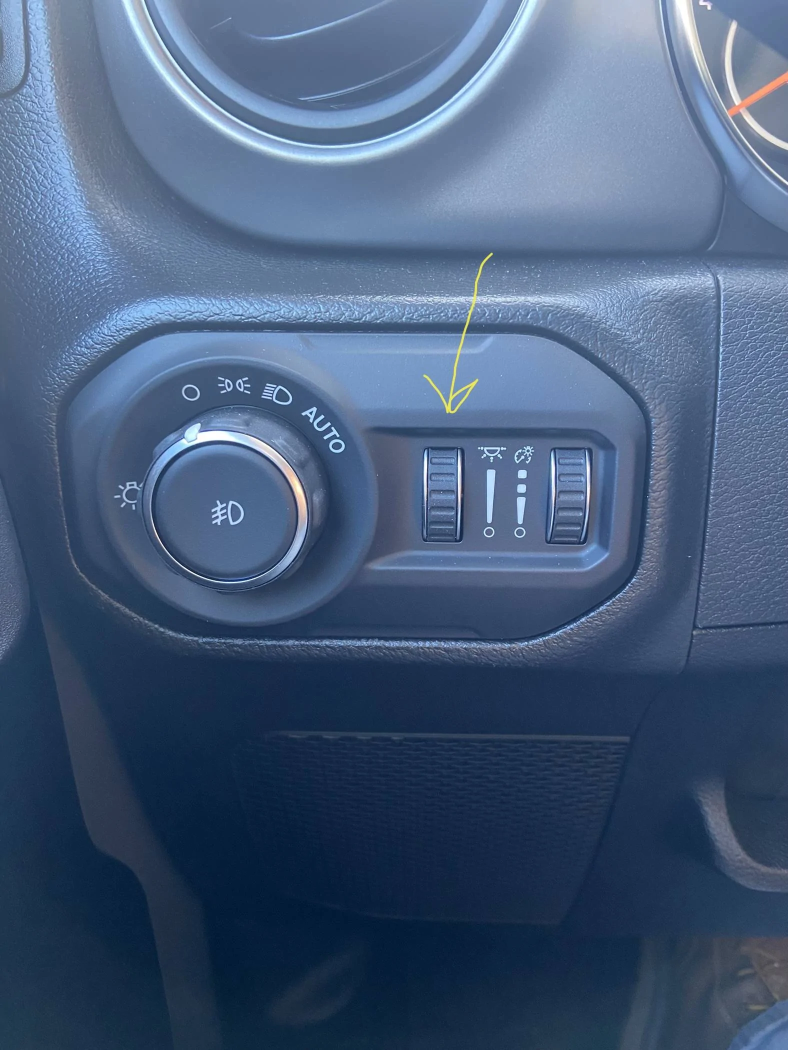 Jeep Wrangler JL Dimmer switch to what? 10C54C45-67FD-4753-81FD-44E2268FB132