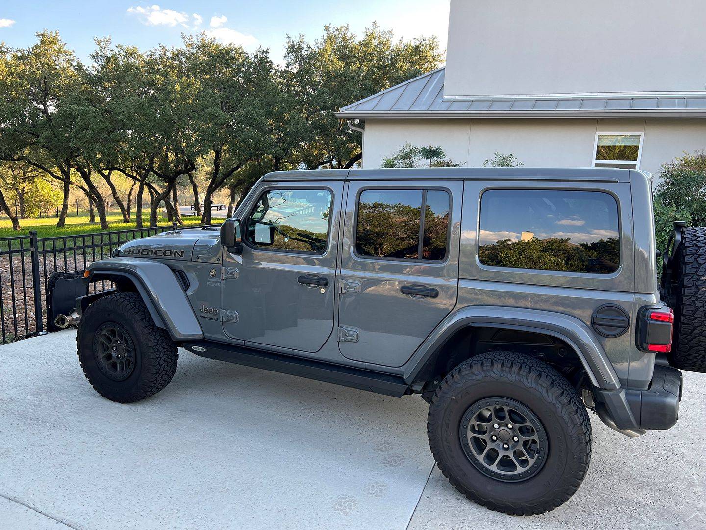 Jeep Wrangler JL Looking for side steps/rock sliders. Lets see them Jeep_003