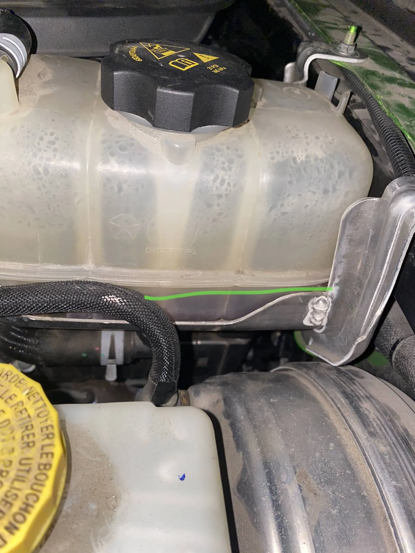 Jeep Wrangler JL Engine coolant level? 037C2212-5125-46A1-8979-3F48917A24C1