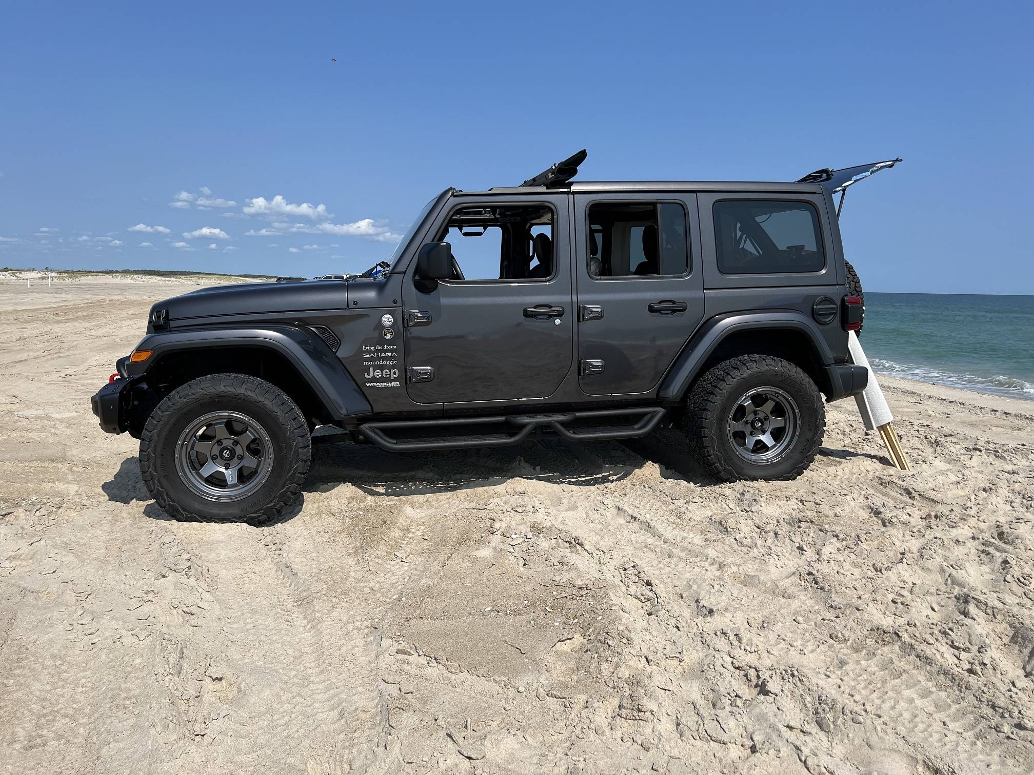 Jeep Wrangler JL Bubbles in Paint at Door Hinges IMG_5639