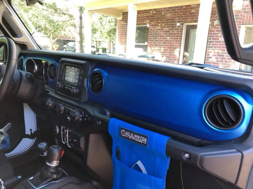 Jeep Wrangler JL Red Dash Trim Removal / Replacement dash2