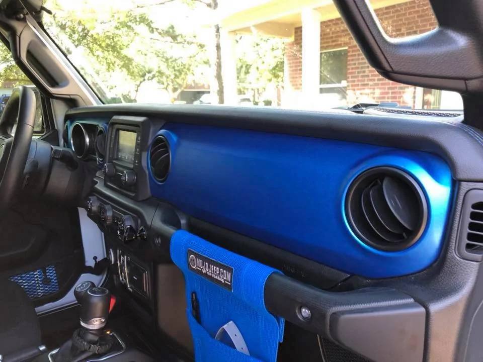 Jeep Wrangler JL Red Dash Trim Removal / Replacement dash3
