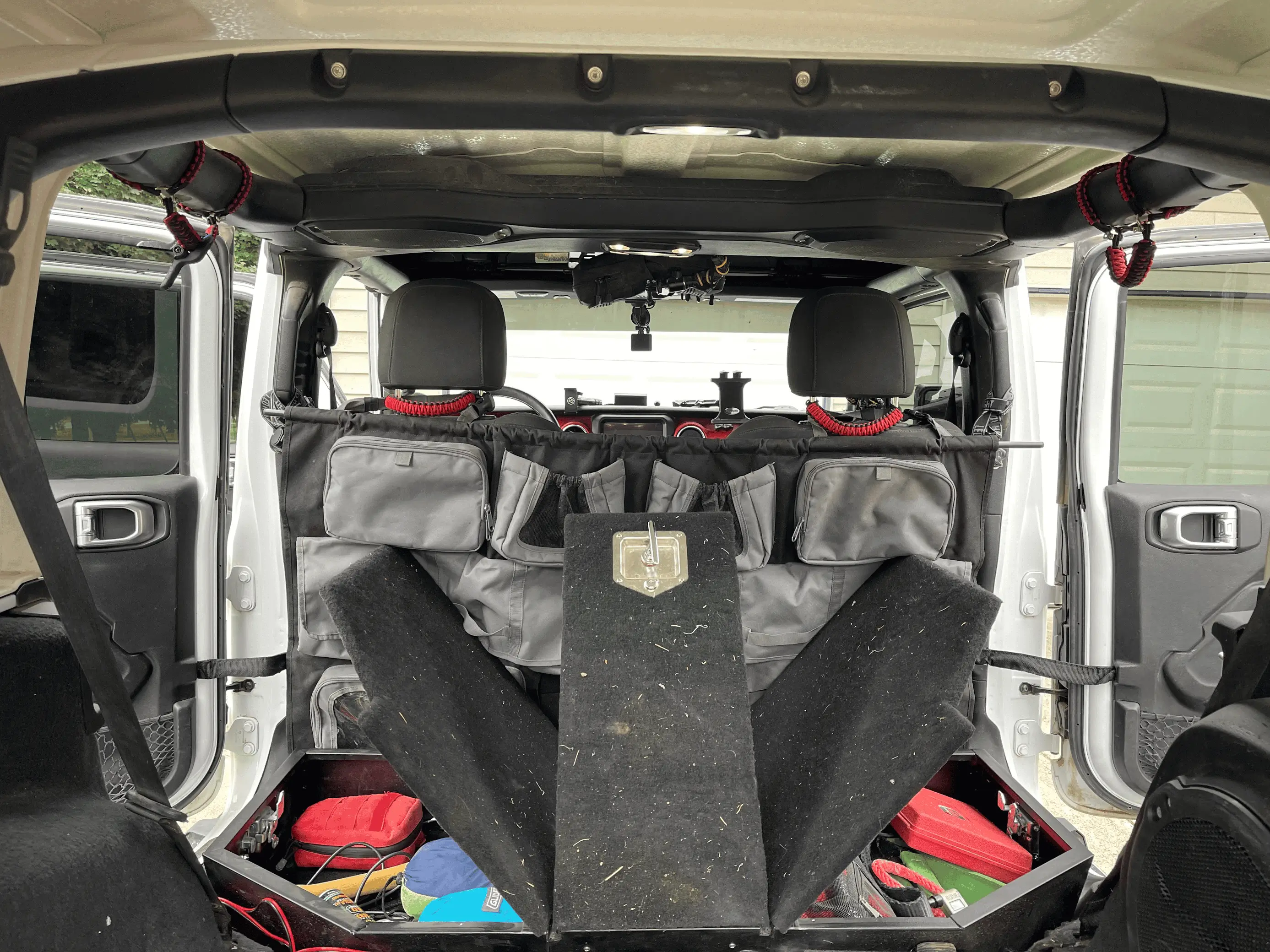 Jeep Wrangler JL Cargo Dog. Secure storage solution for the JLU and JKU 1664461079508