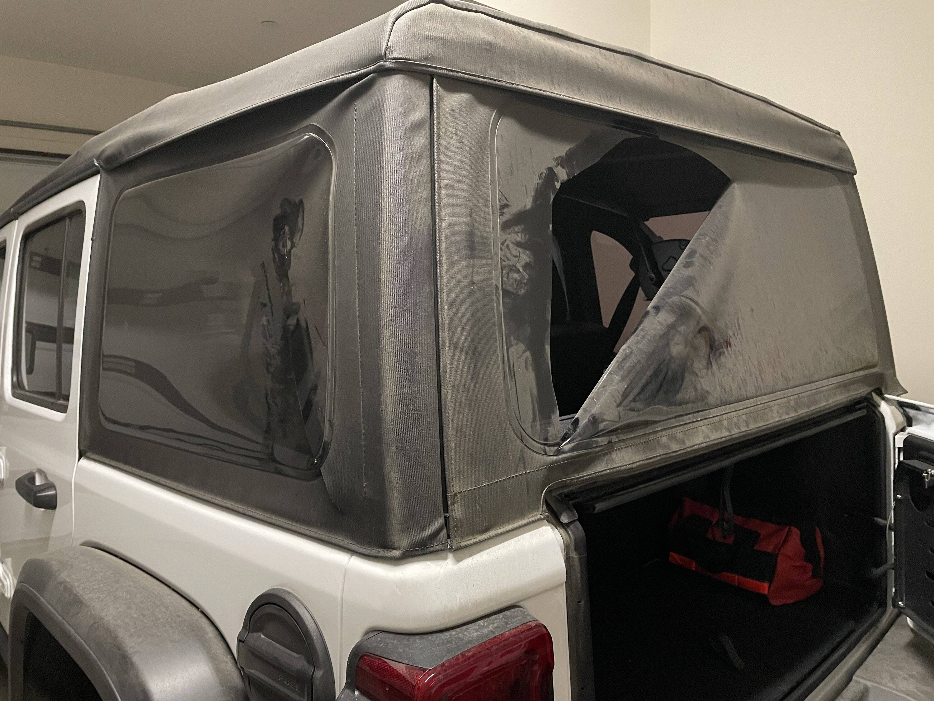 Jeep Wrangler JL Soft top cut open EEEE8FCE-AC34-4D5C-BF8D-09F15EA5FD20
