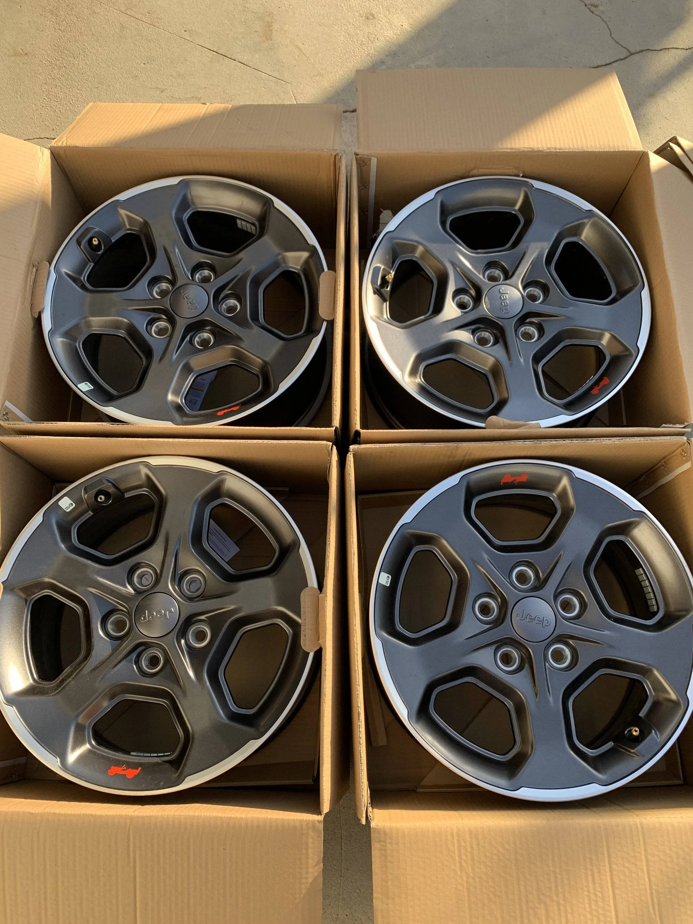 Jeep Wrangler JL Gladiator Rubicon OEM wheels 17" IMG_7914
