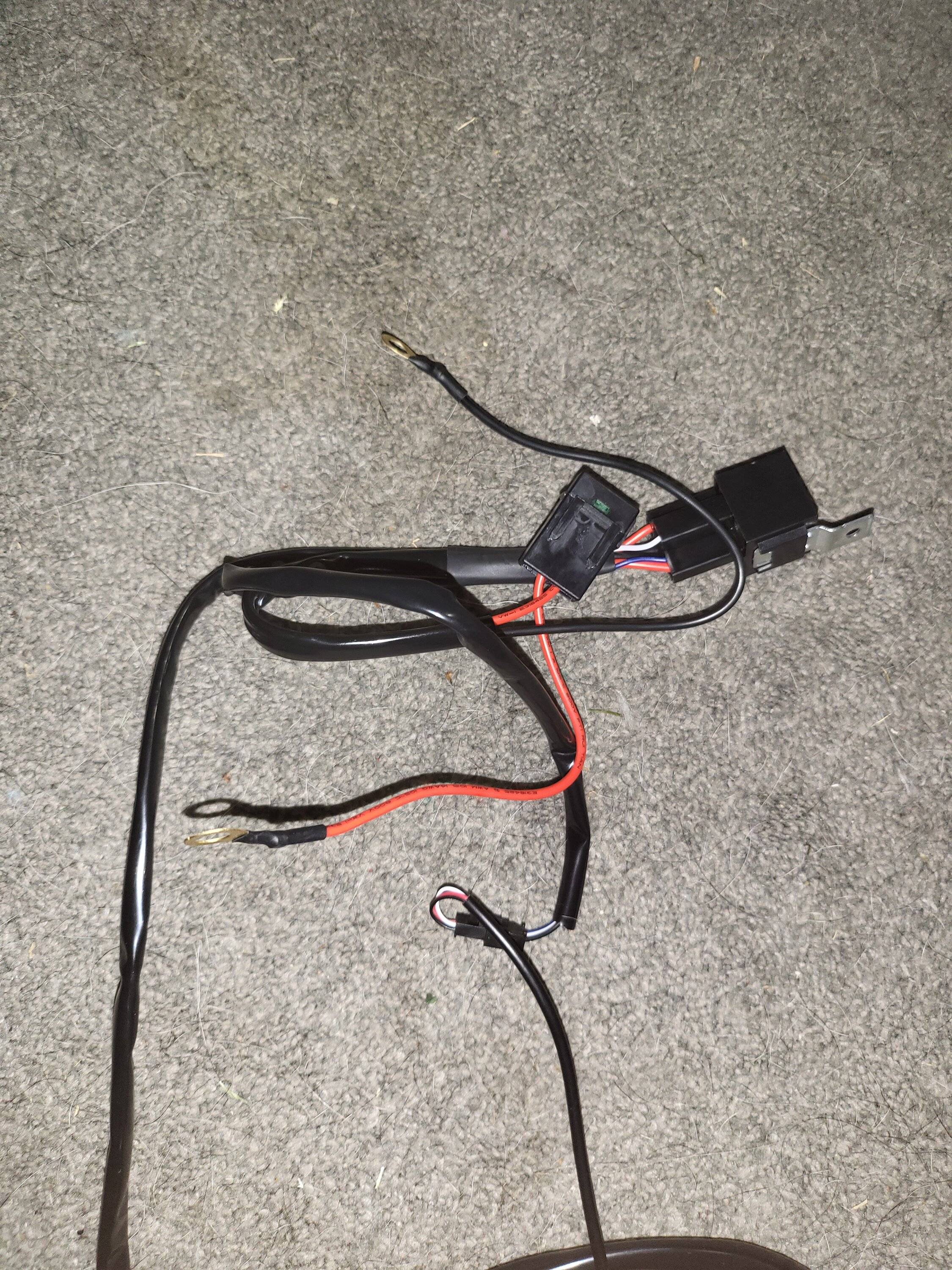 Jeep Wrangler JL 2023 JL Aux switches 20221004_192833
