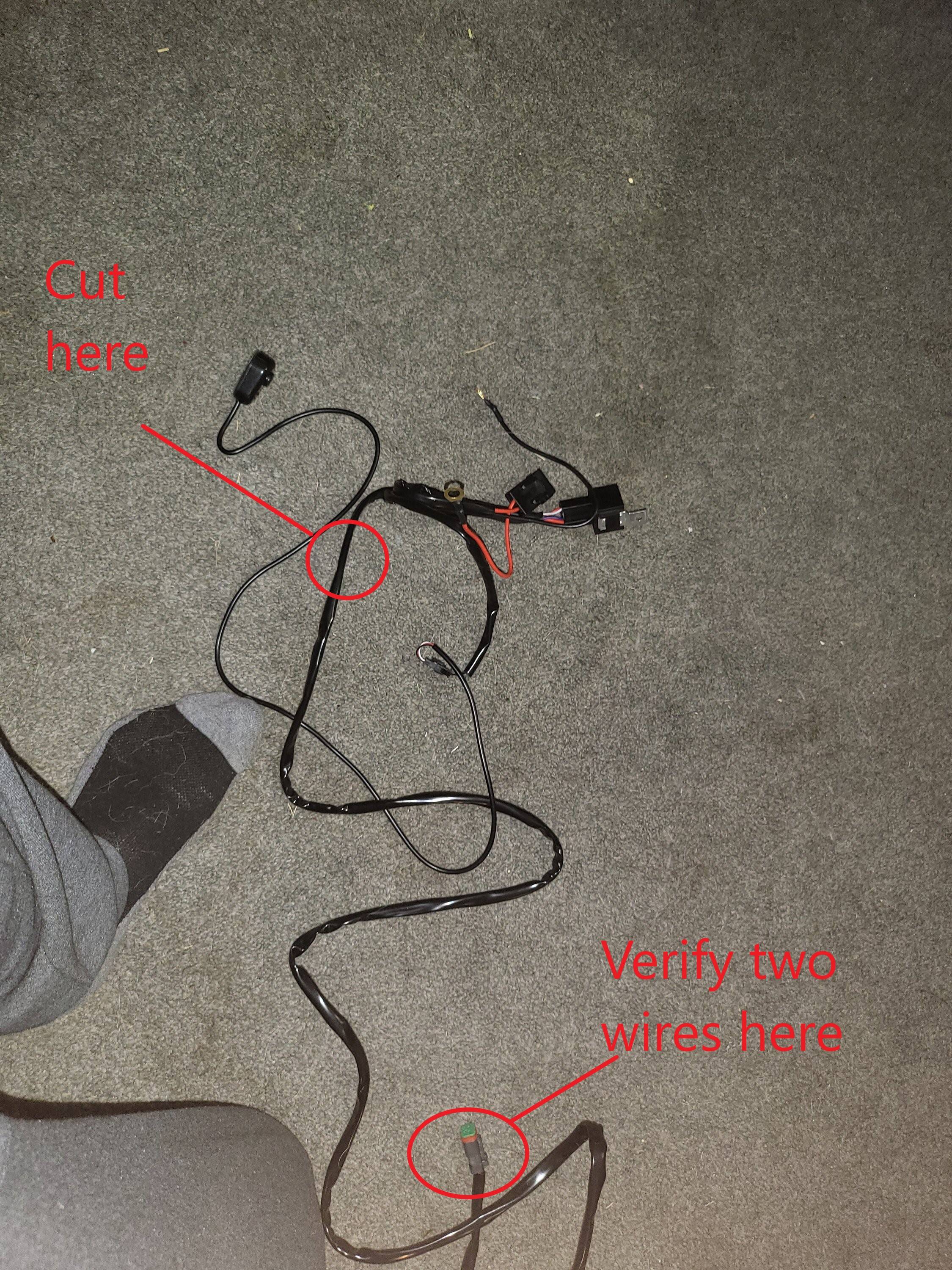 Jeep Wrangler JL 2023 JL Aux switches 20221004_192813