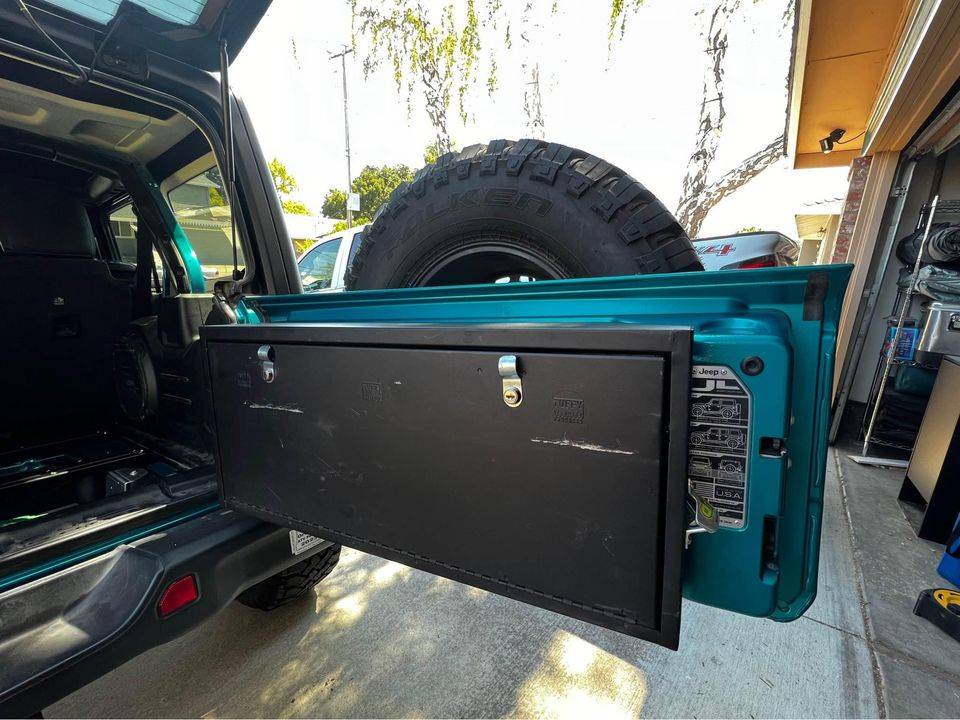 Jeep Wrangler JL Tuffy Tailgate Lockbox 304376930_5381290931985518_7723689031171994112_n