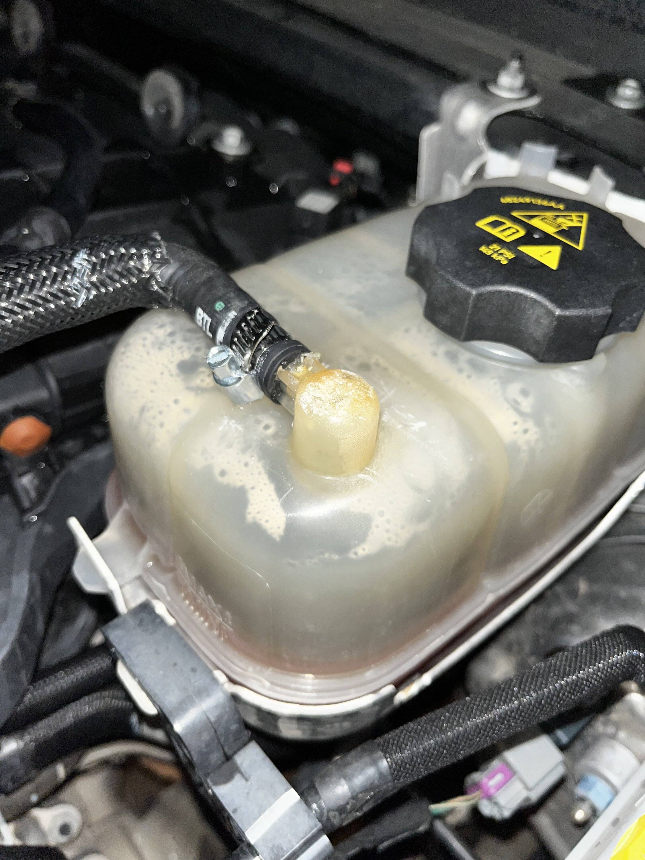 Jeep Wrangler JL Help! Coolant Resevoir Damage IMG_0832