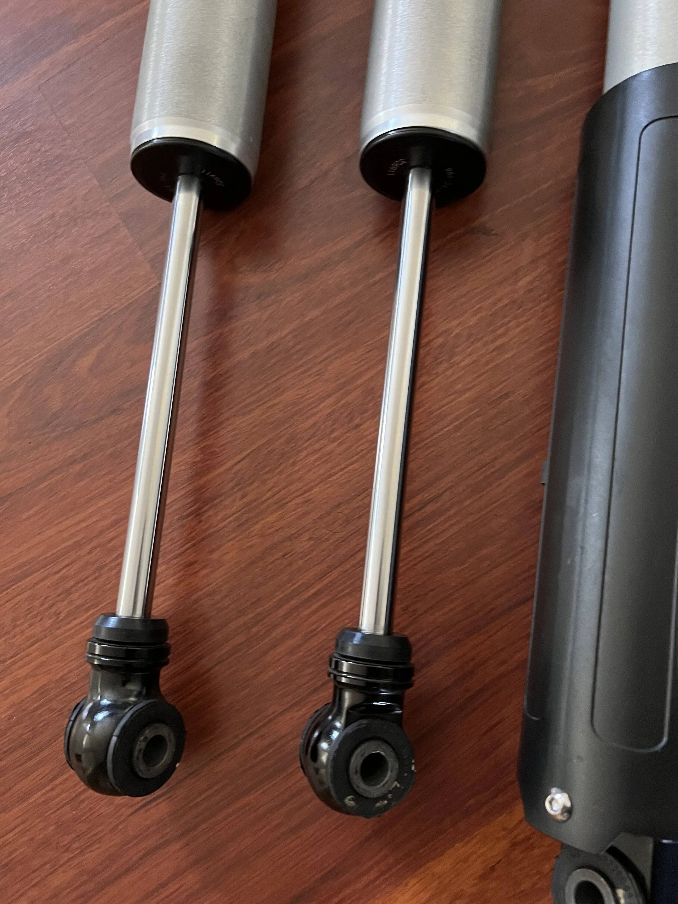 Jeep Wrangler JL Mopar fox shocks 2.5 B6A422D2-7EF2-483C-BA34-8A9AC91E410C