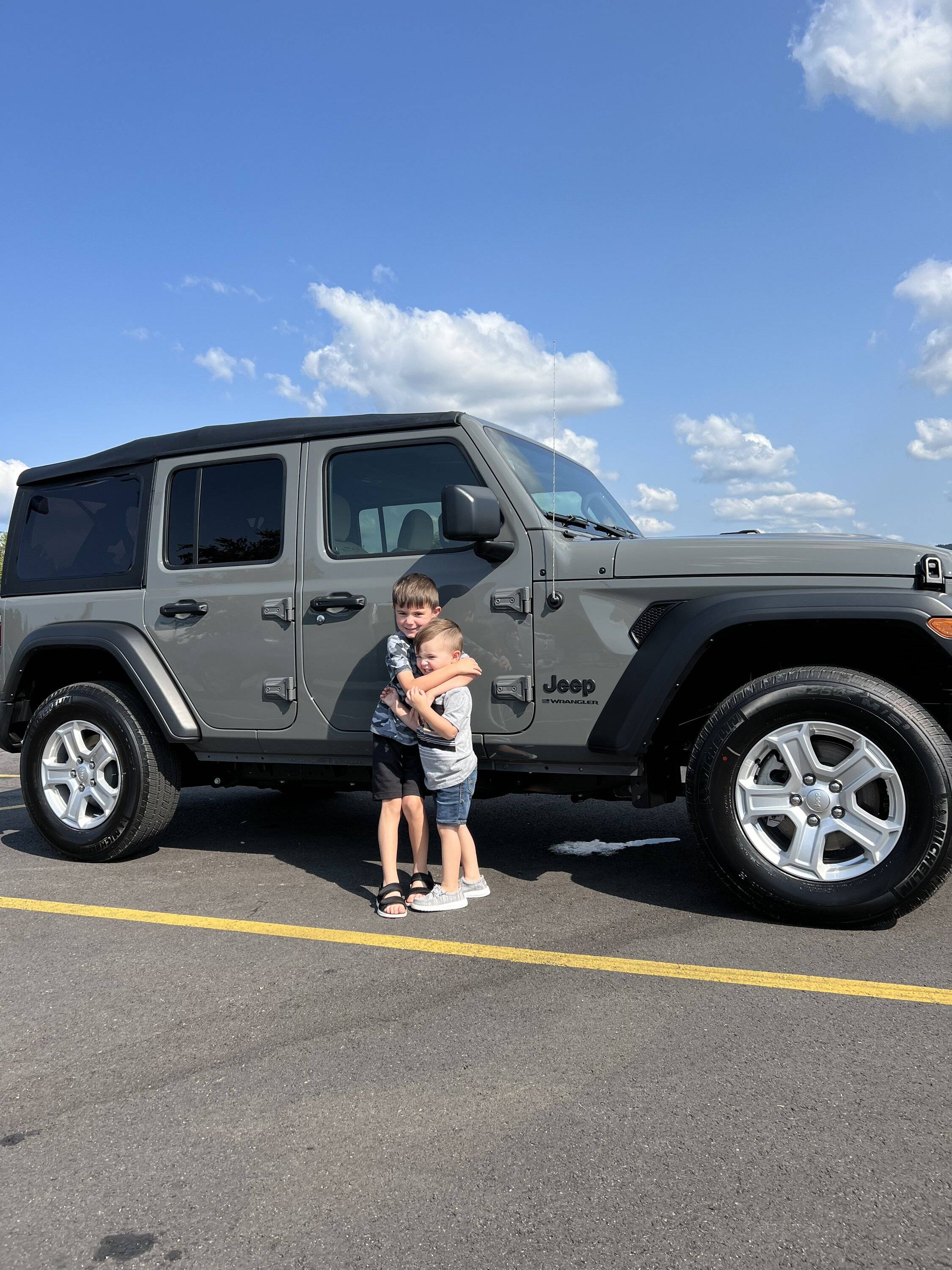Jeep Wrangler JL 2023 JLU Sting Gray  (865_JLU) FB954479-9A6A-4AEC-8DF4-C23A9B956B78
