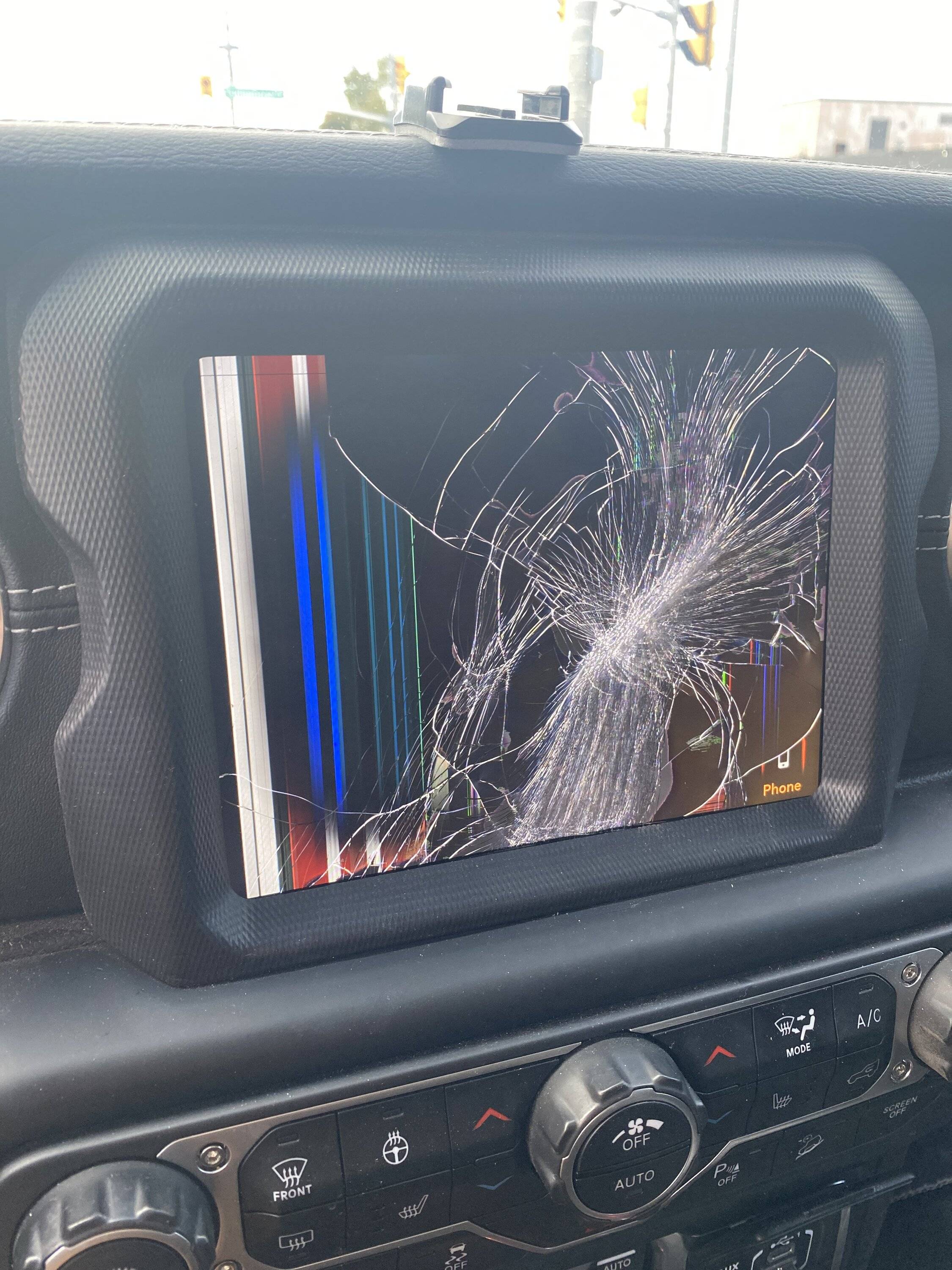 Jeep Wrangler JL PLEASE HELP -  Cracked screen 7B0AF516-7BA3-4089-8C32-222FC608A0AE