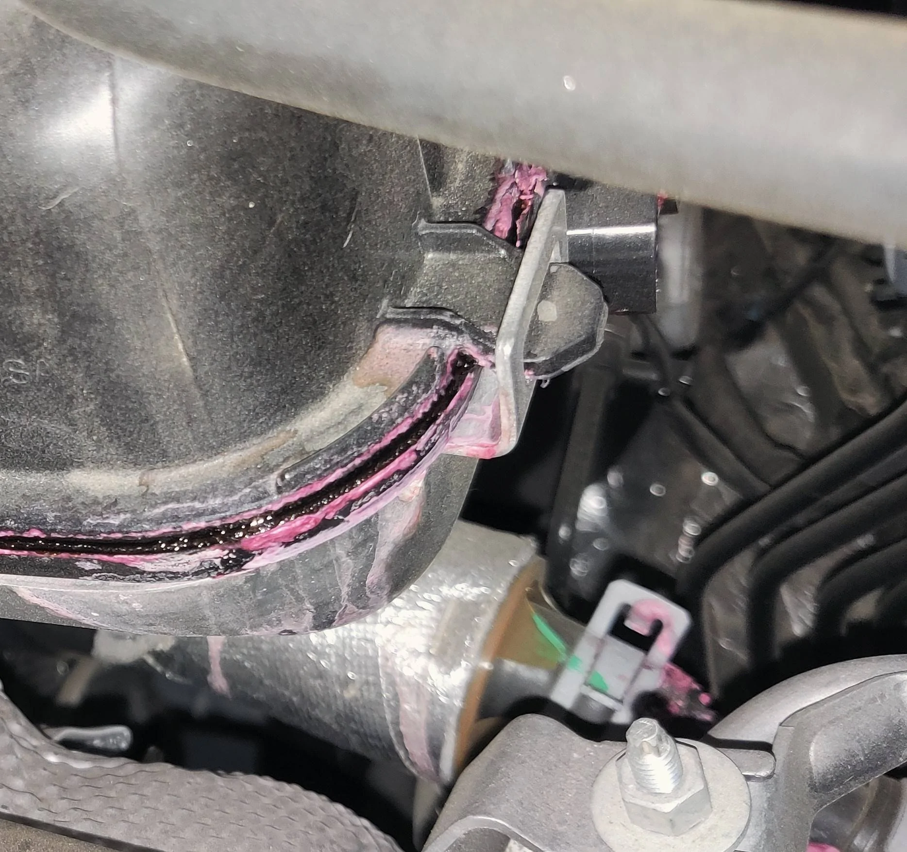 Jeep Wrangler JL 2.0L coolant reservoir leaking IMG_20221010_132804~2