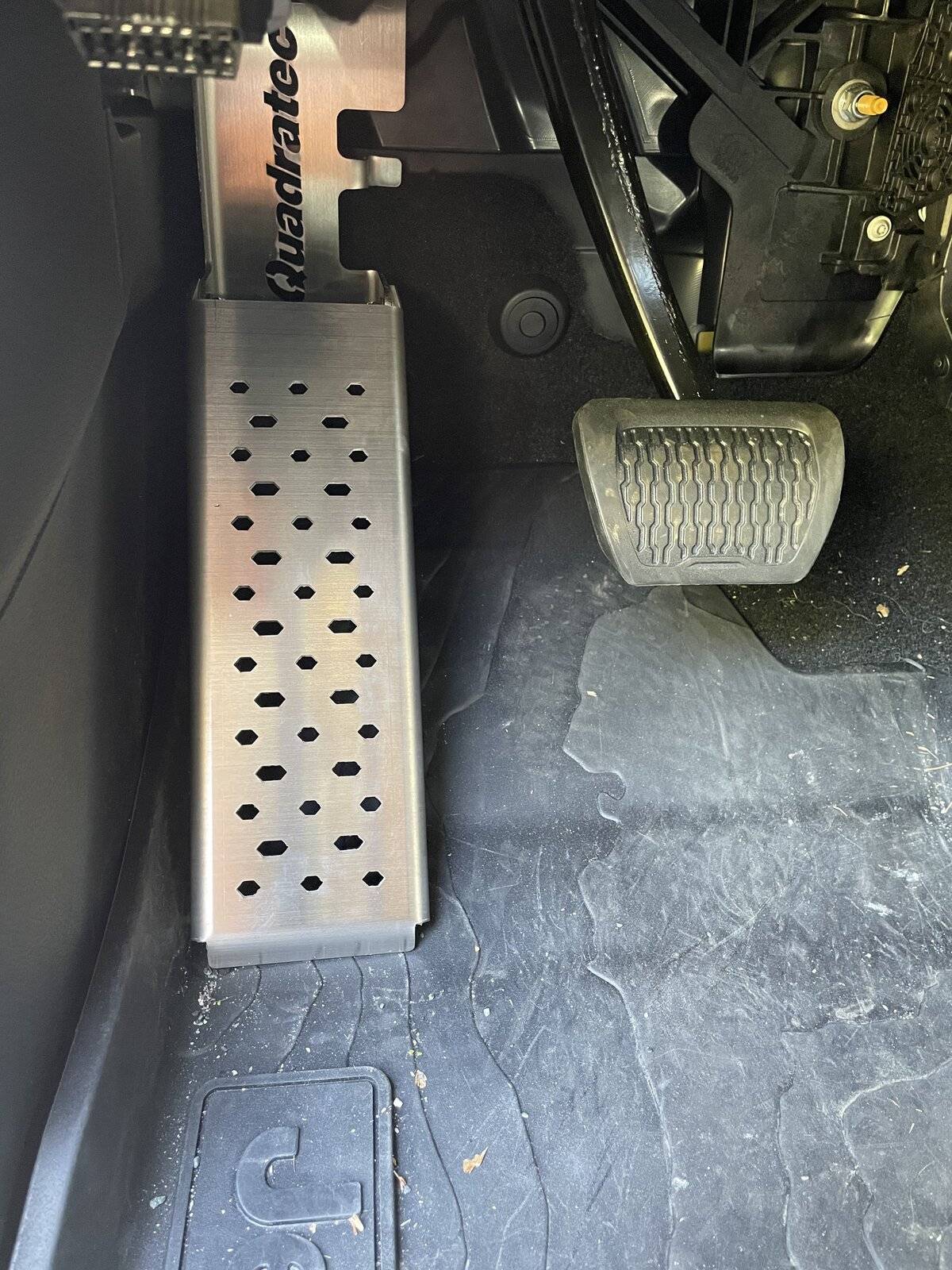 Jeep Wrangler JL Quadratec dead pedal D023BCE0-B51C-440B-B616-513AB5A8380D