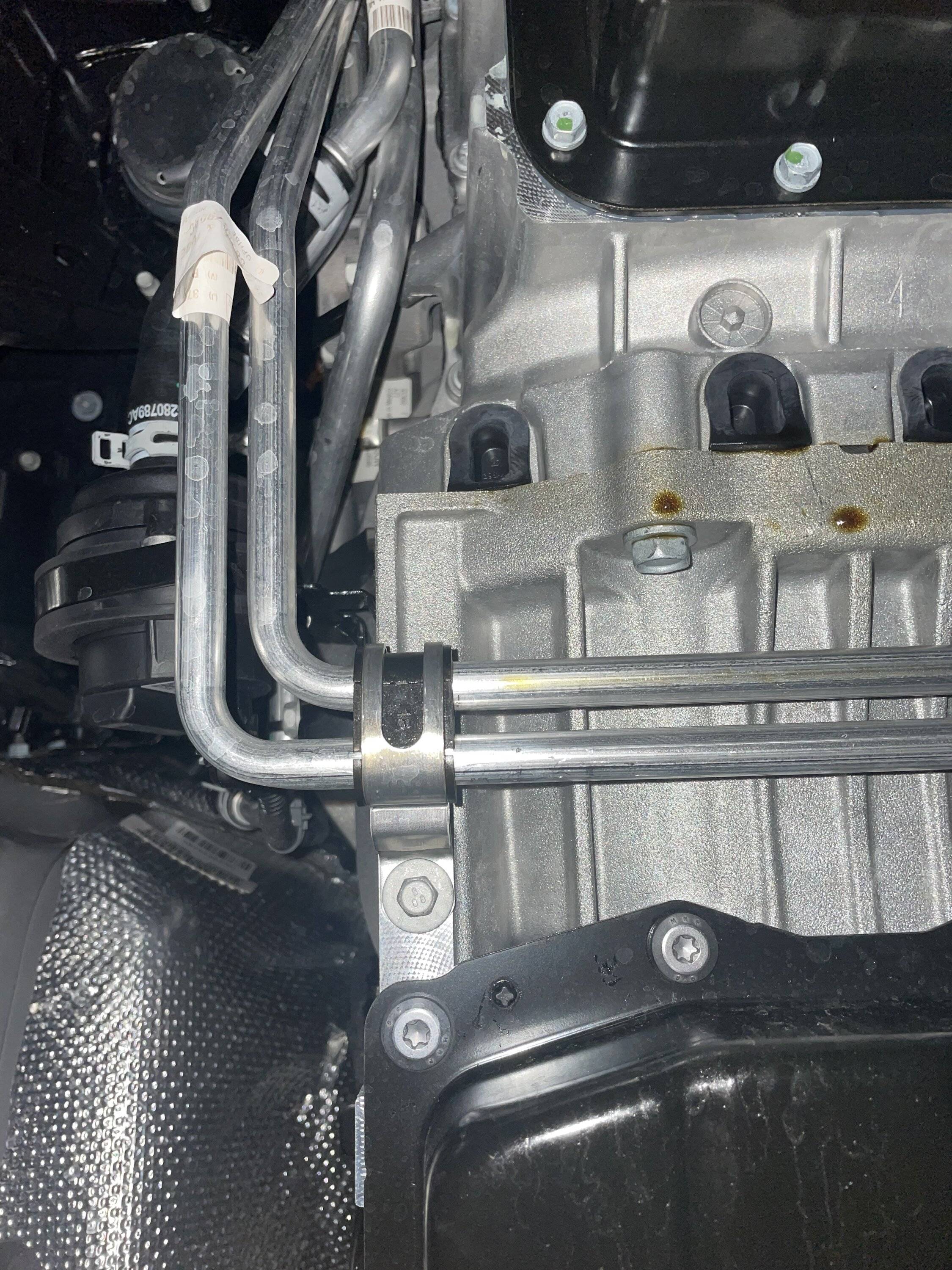 Jeep Wrangler JL 2023 JLU Oil leak CCD05056-0F17-496D-A5F4-EC4178C3BF4C