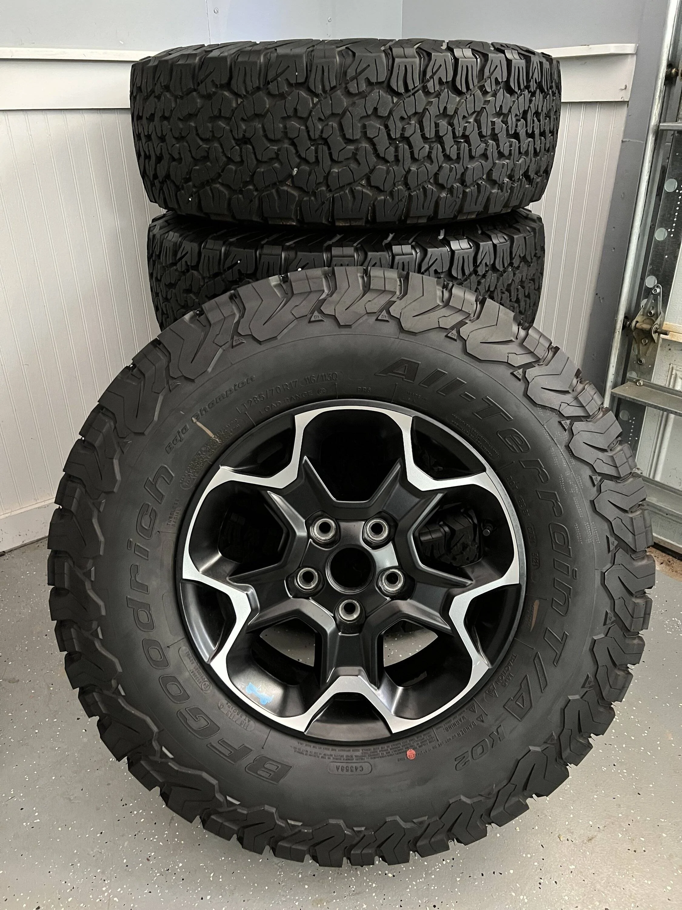 Jeep Wrangler JL Rubicon 4xe Wheels/Tires D44B2231-B7DF-4A64-8B5F-4AEAE494A345
