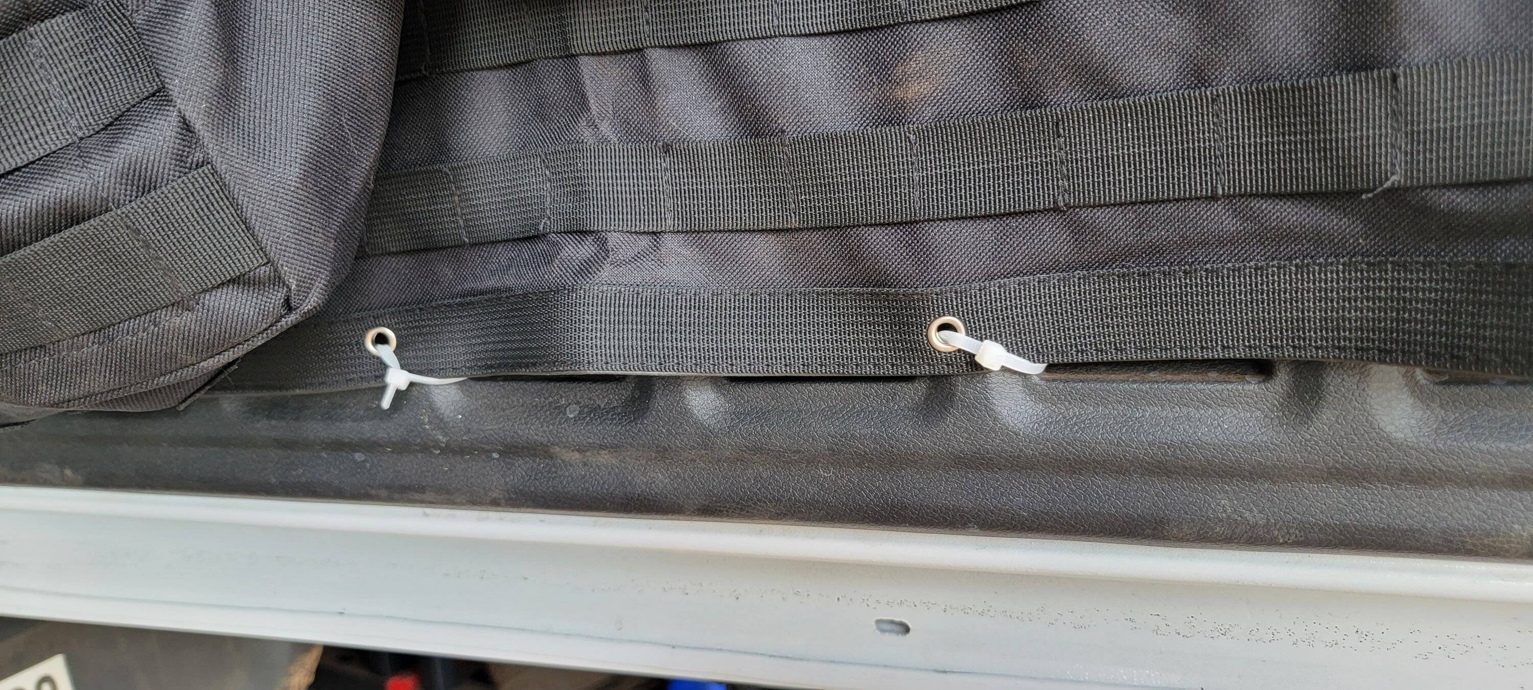Jeep Wrangler JL MOLLE bag tailgate setup molle-tailgate2