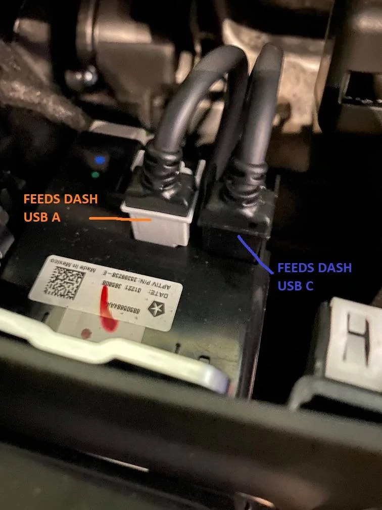 Jeep Wrangler JL Adding USB port for wired CarPlay car3