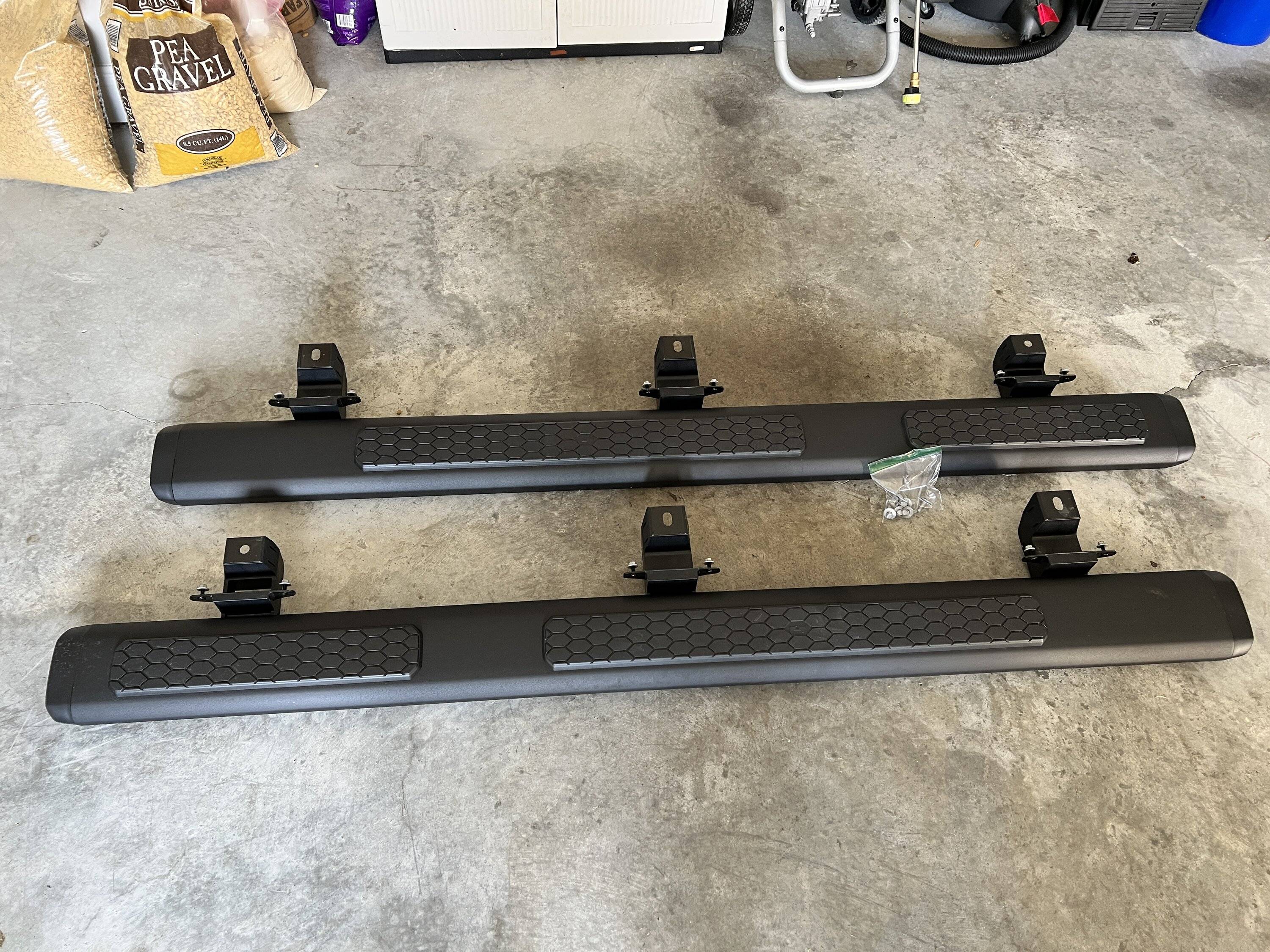 Jeep Wrangler JL JLU Mopar Running Boards 1E0FFA42-4C77-4A0F-B939-3A81112BD75B
