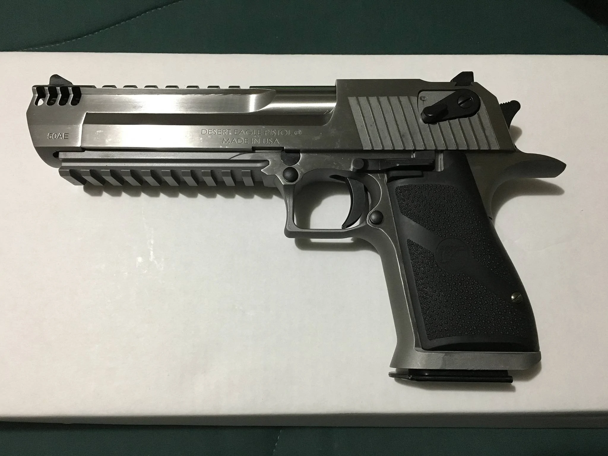 07.DesertEagle50AE.1.2048x1536x300.webp