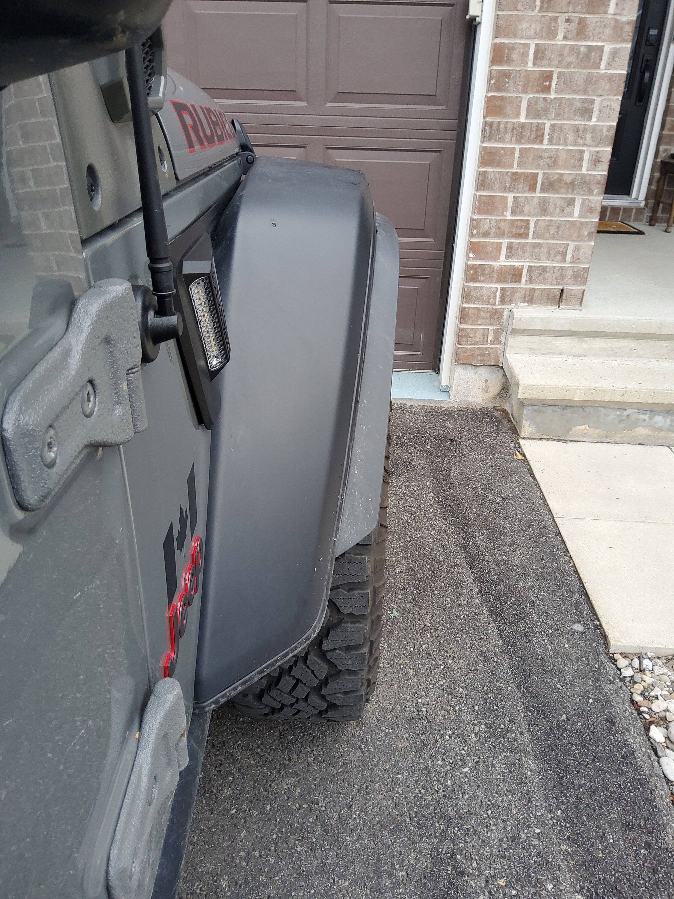 Jeep Wrangler JL Bubbles in Paint at Door Hinges 20220827_080309