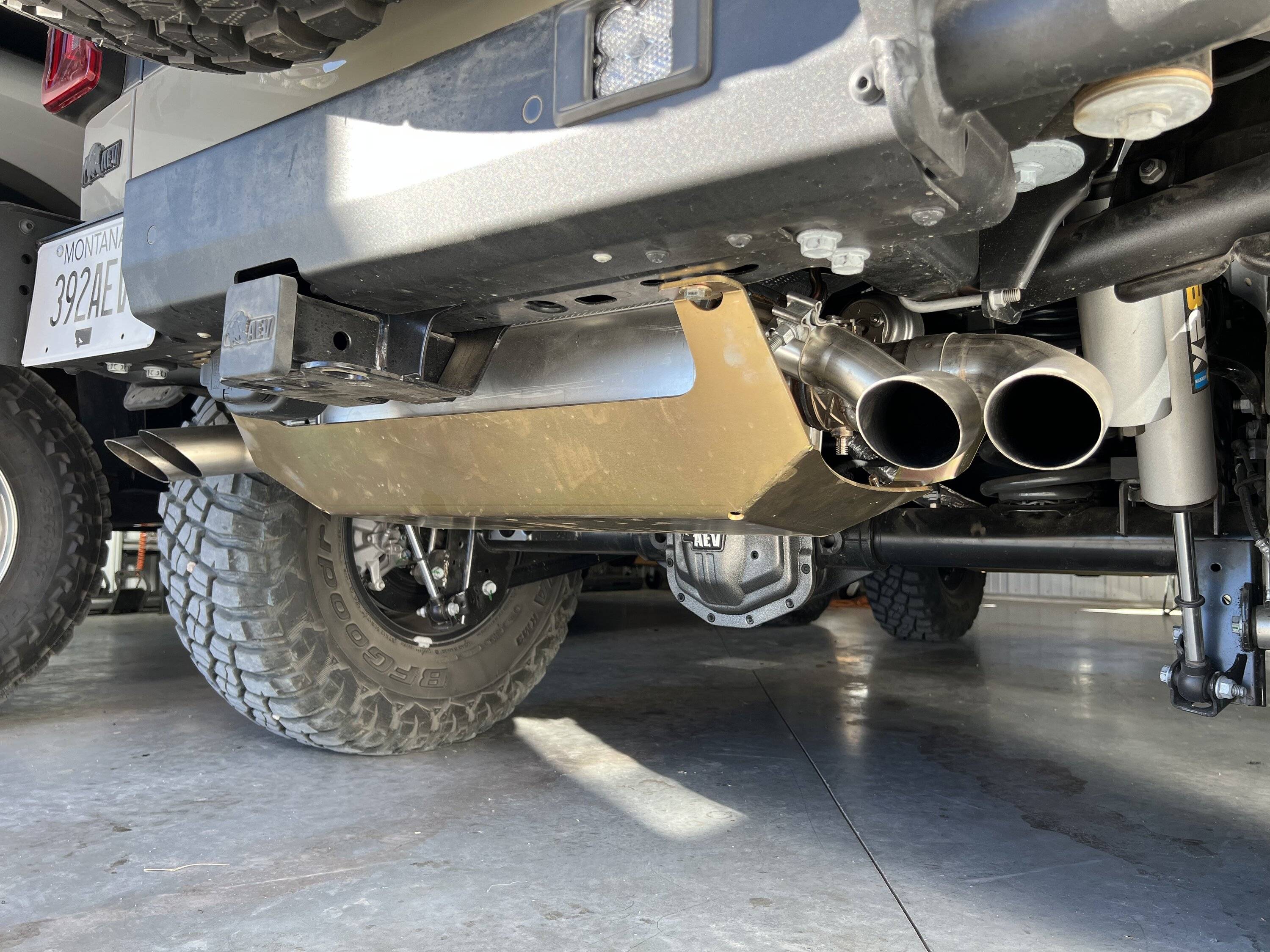 Jeep Wrangler JL Removing Exhaust Tips Before Going Off-road 304CB626-B646-45C9-8EC4-B1D7131C9195