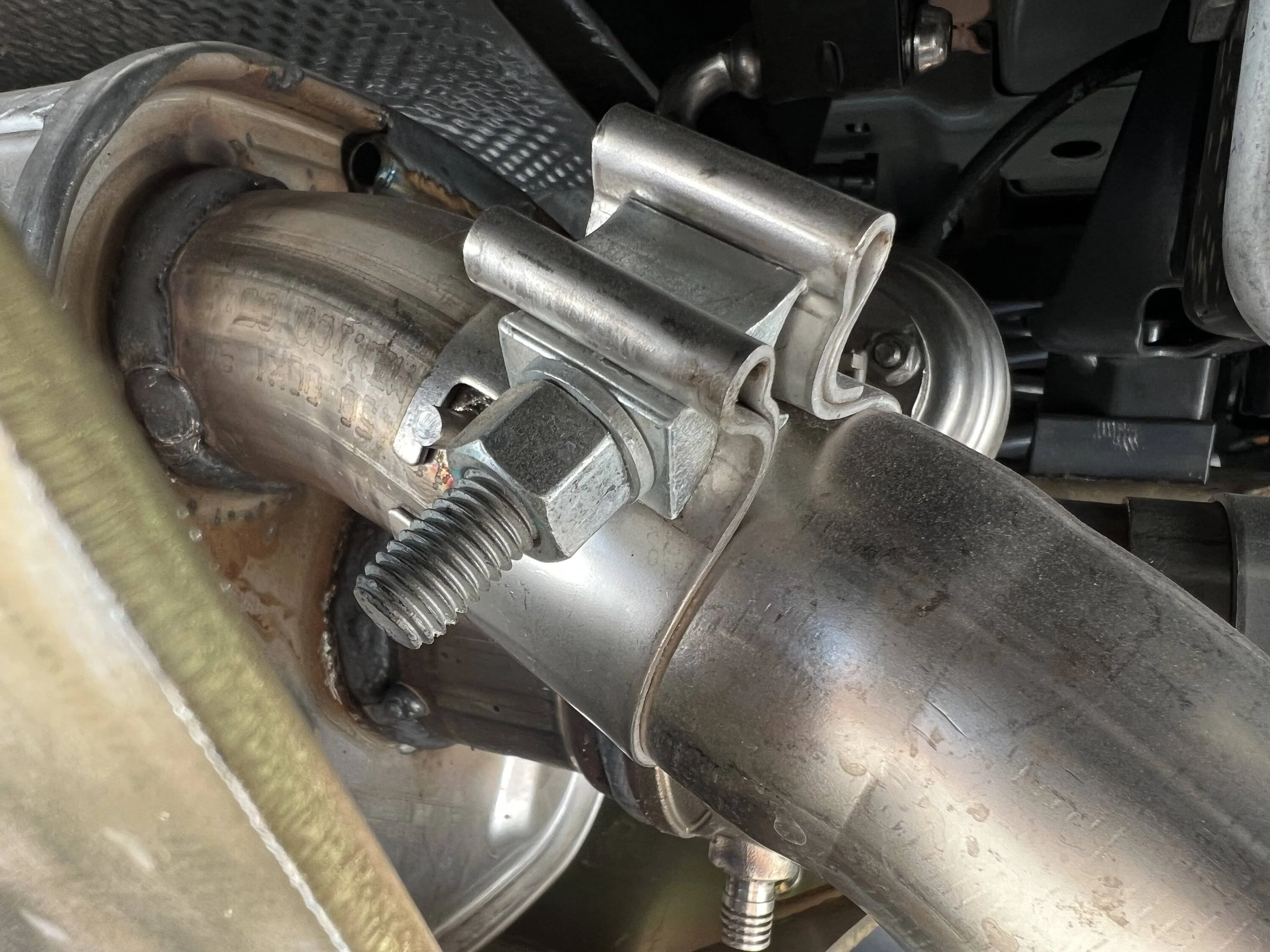 Jeep Wrangler JL Removing Exhaust Tips Before Going Off-road 355343E4-EA73-404B-B5C3-29084A15C4D7