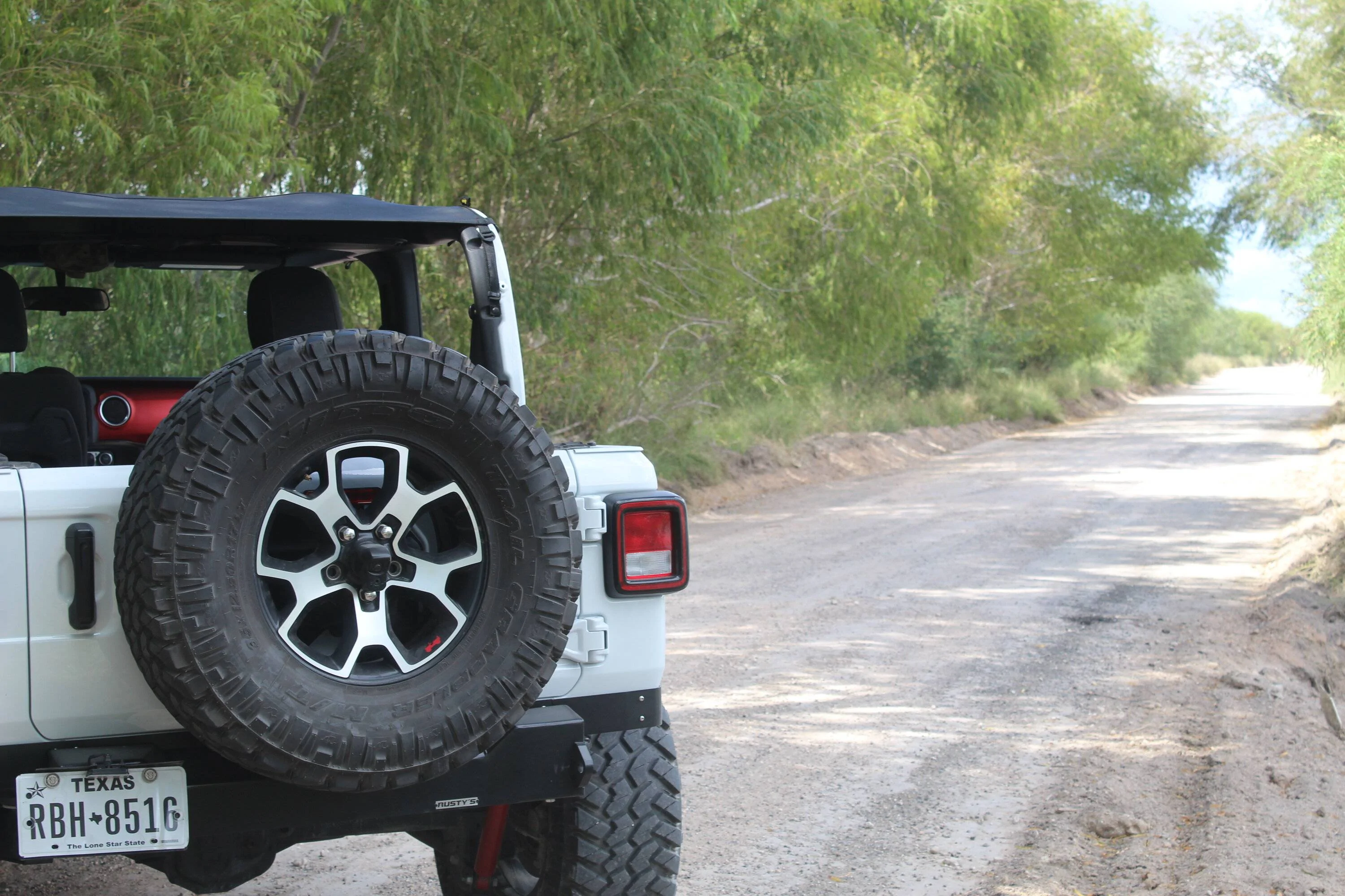 Jeep Wrangler JL Spare Tire Rubbing Bumper IL18