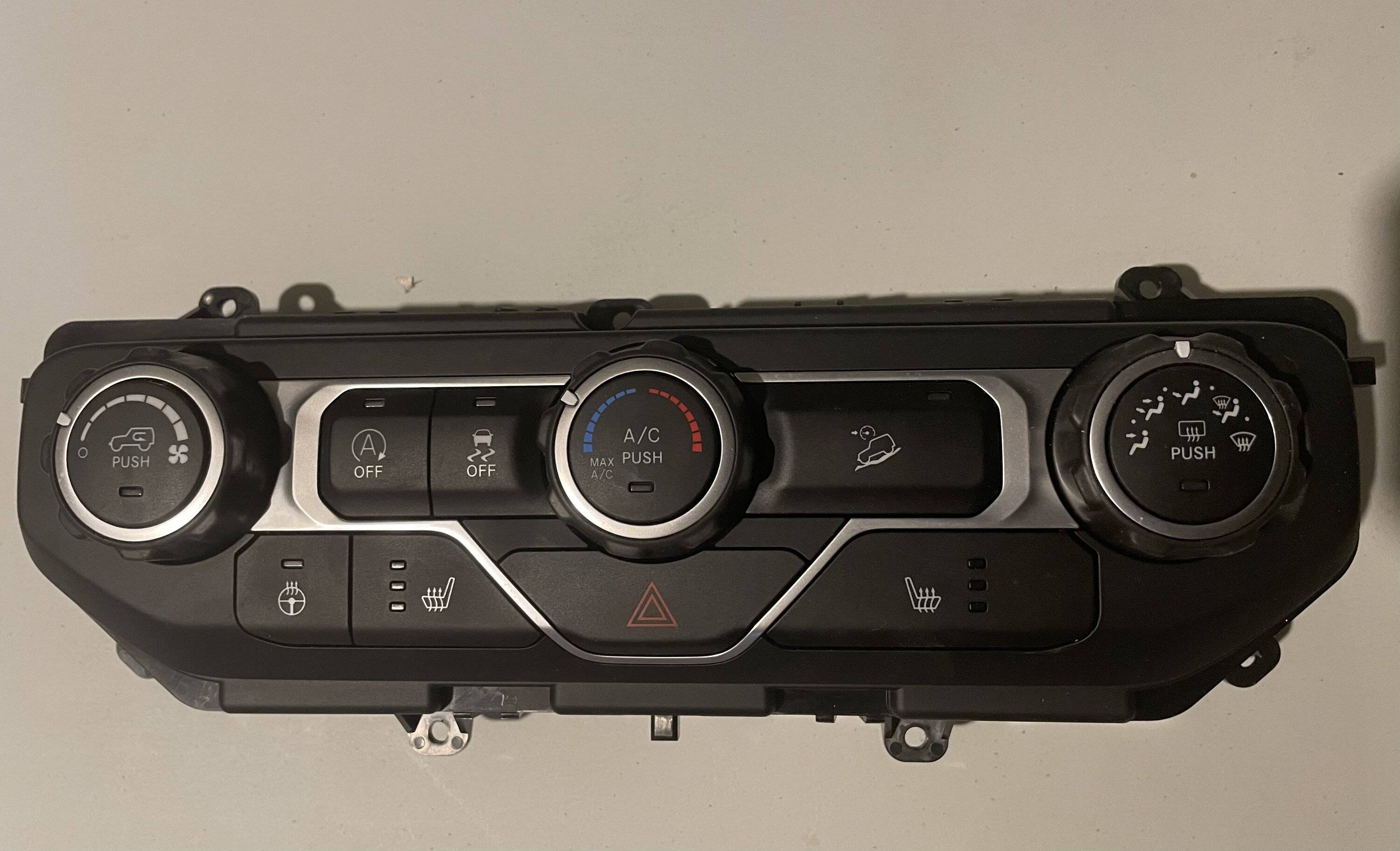 Jeep Wrangler JL Heated Leather Steering Wheel + HVAC control DCADEE14-2909-4CC0-88DC-7E8F647C786E