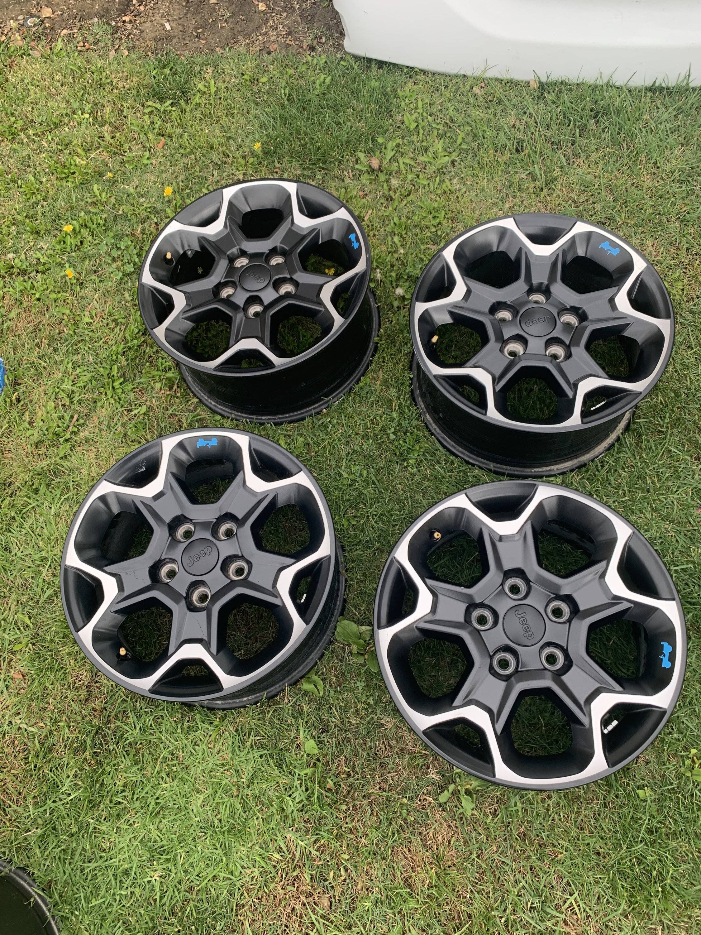 Jeep Wrangler JL Rubicon wheels FDFE0AB7-8D4A-4951-BB7E-1853F7ACCF9E