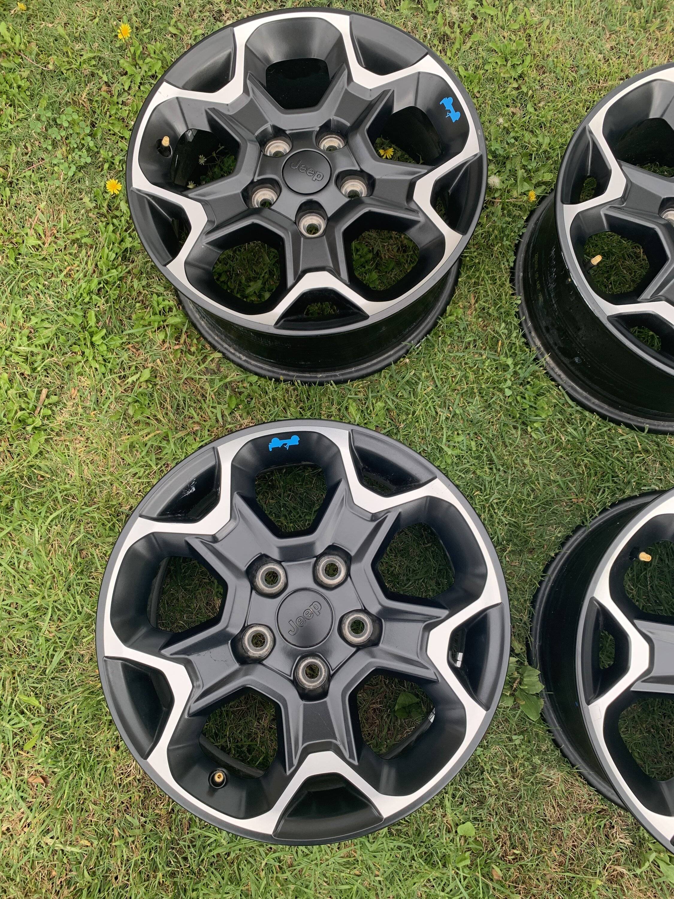 Jeep Wrangler JL Rubicon wheels 96B7399B-1898-4963-AF66-72064C5C20FA
