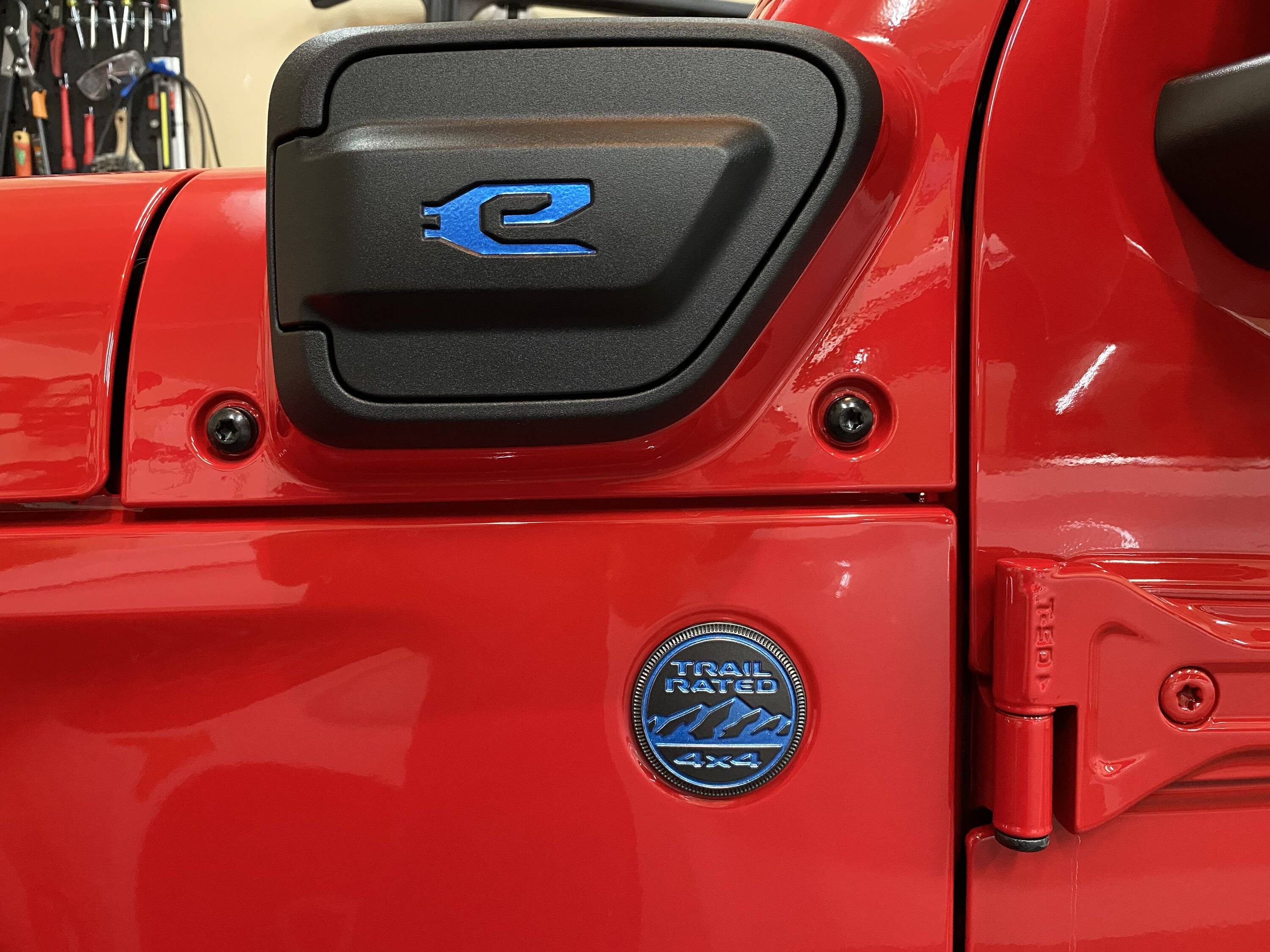 Jeep Wrangler JL Charging Port Door "E" Badge 6AC76690-103E-4434-B02C-DEE0EE02A1EA